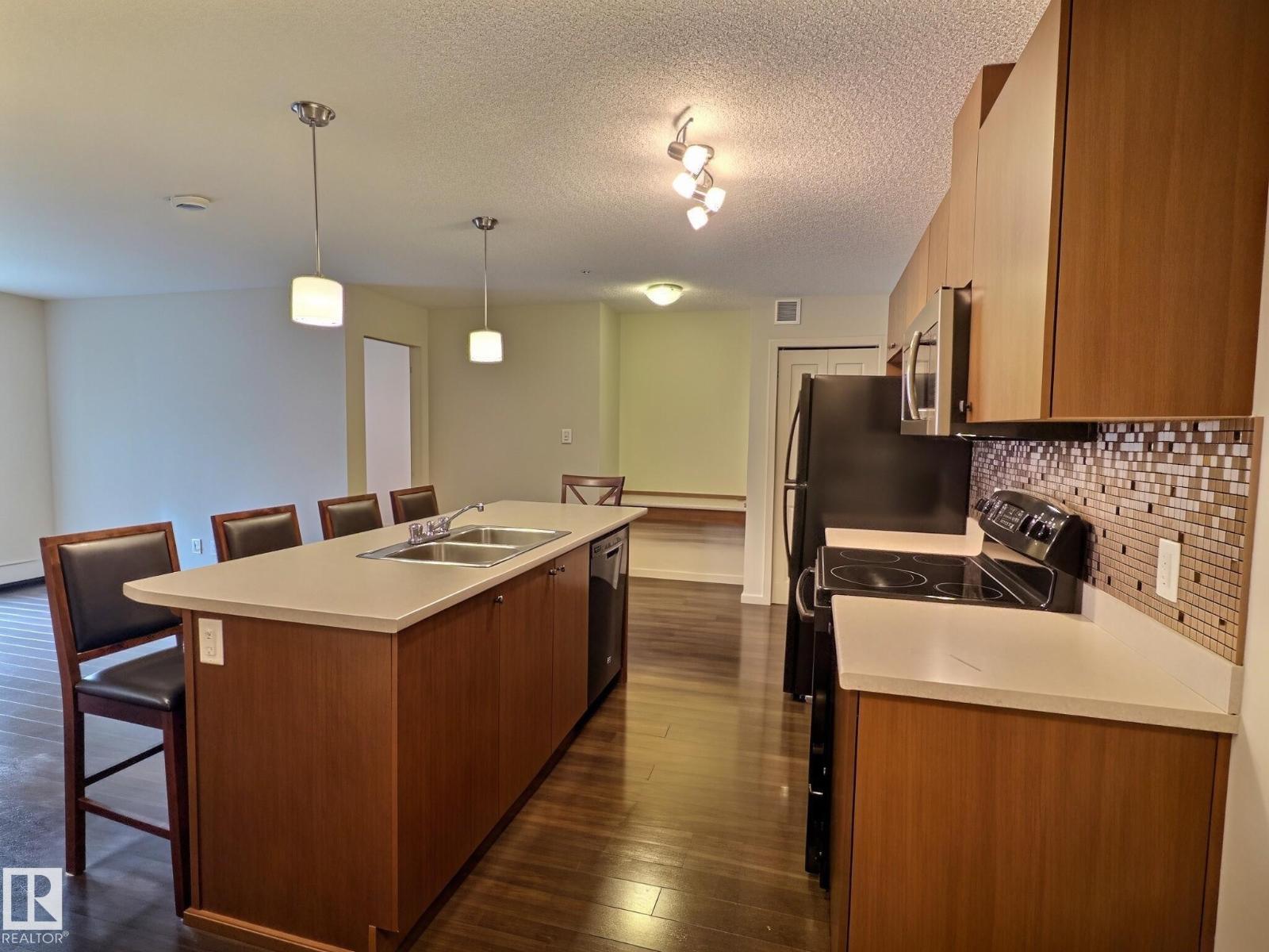 #106 508 Albany Wy Nw Property Photo 4