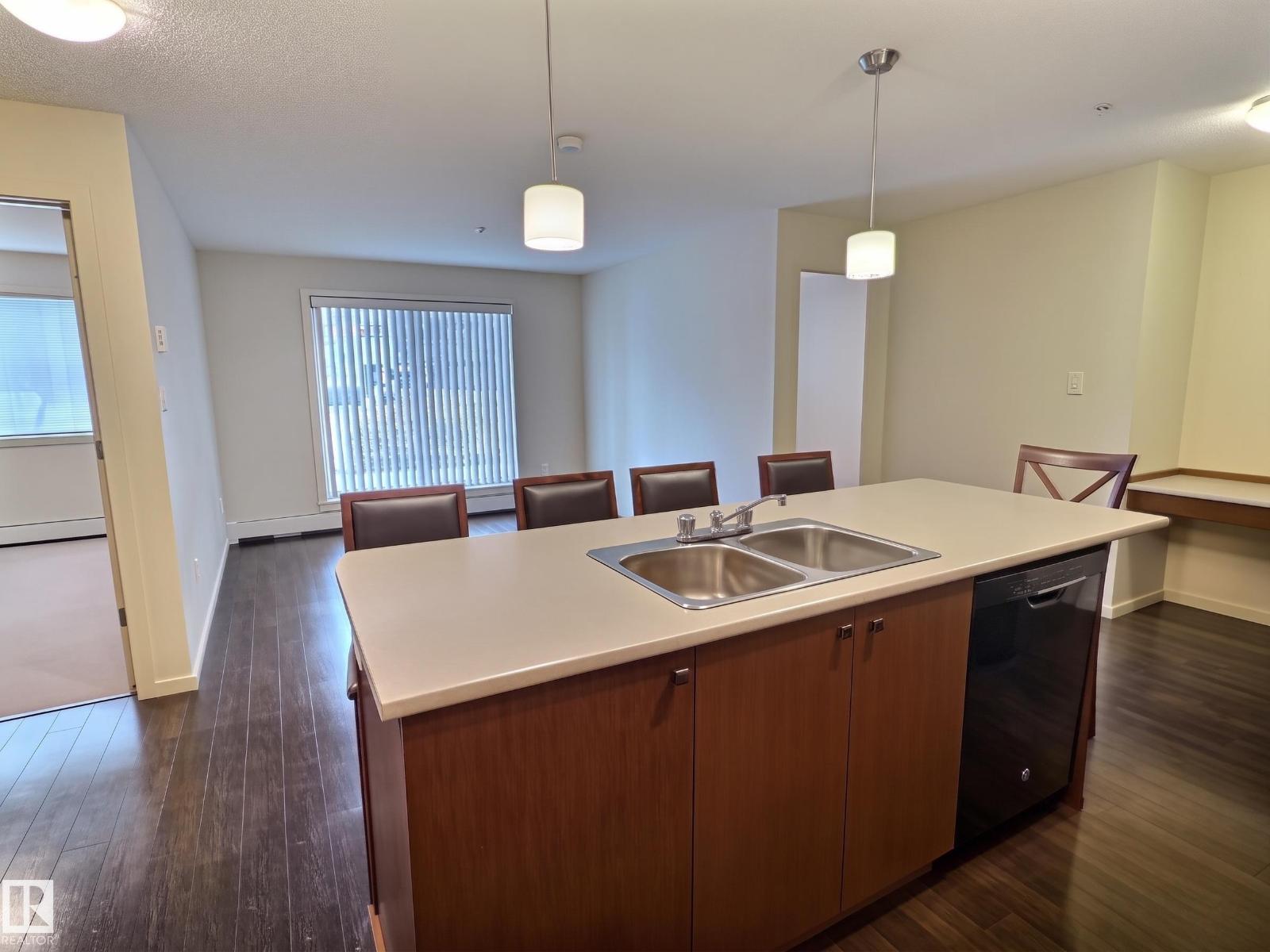#106 508 Albany Wy Nw Property Photo 5