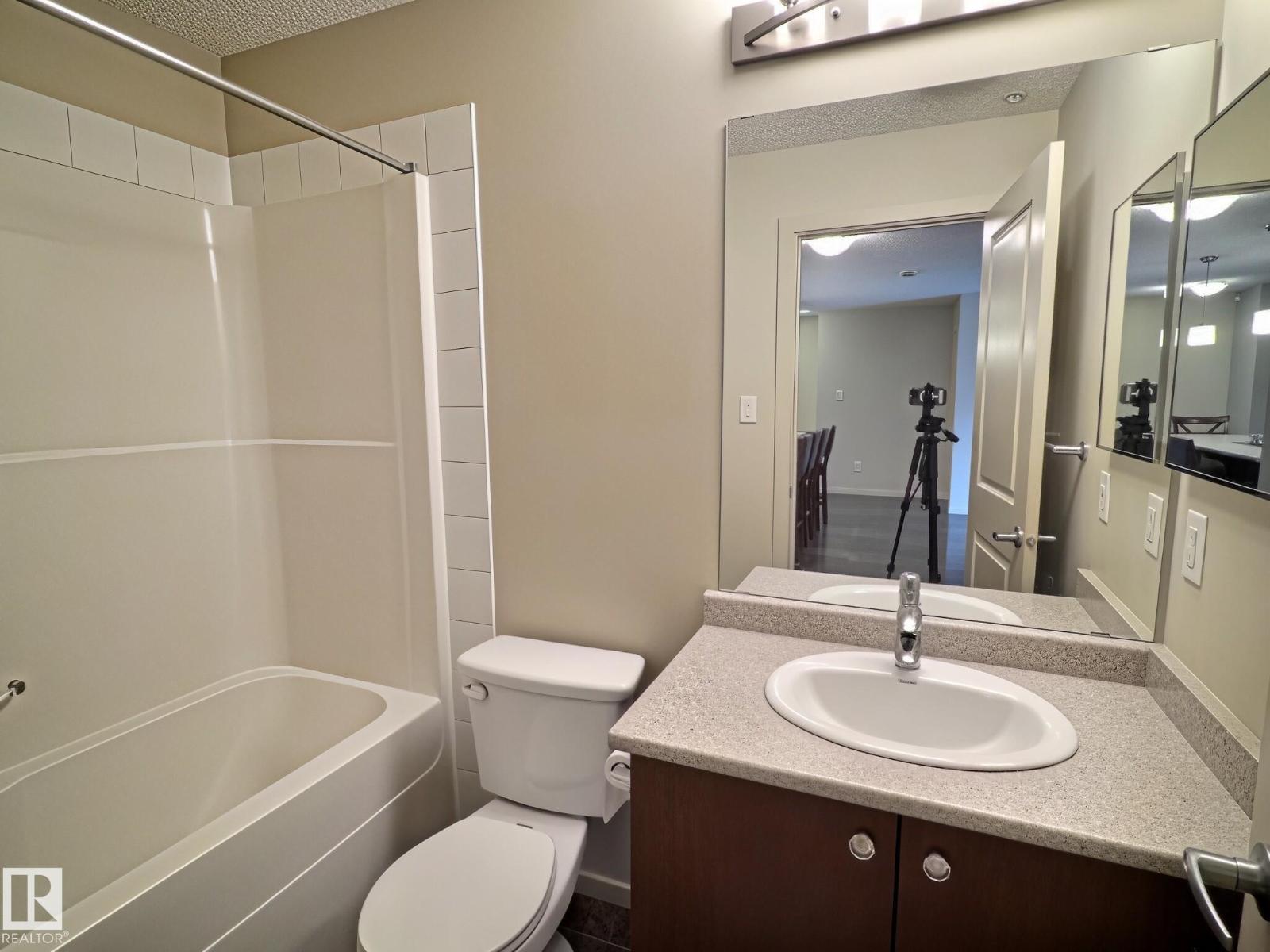#106 508 Albany Wy Nw Property Photo 11