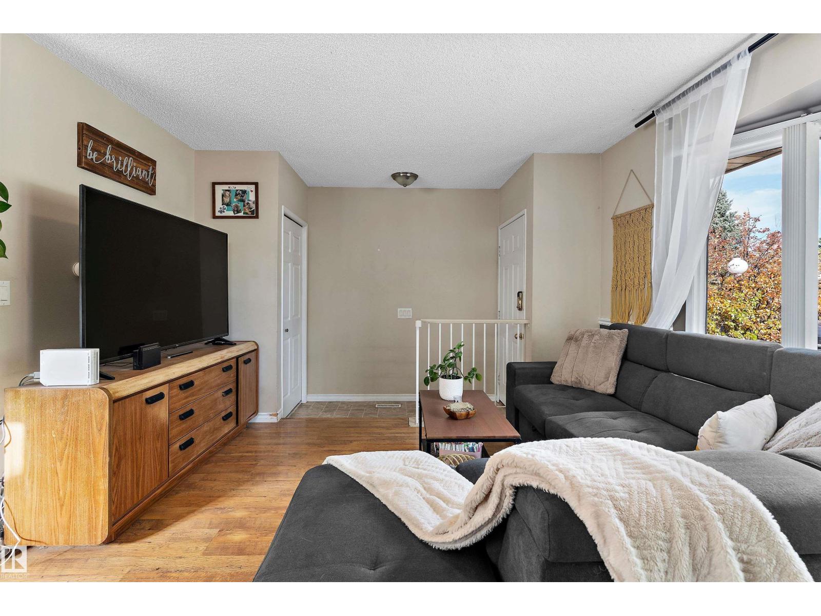 5406 55 St Property Photo 4