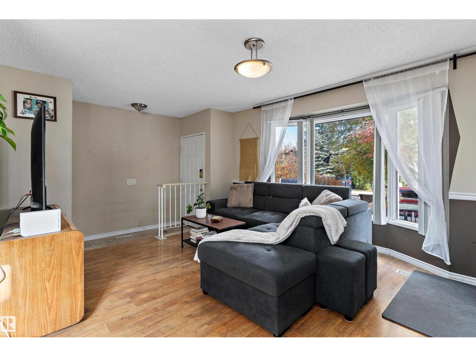 5406 55 St Property Photo 5
