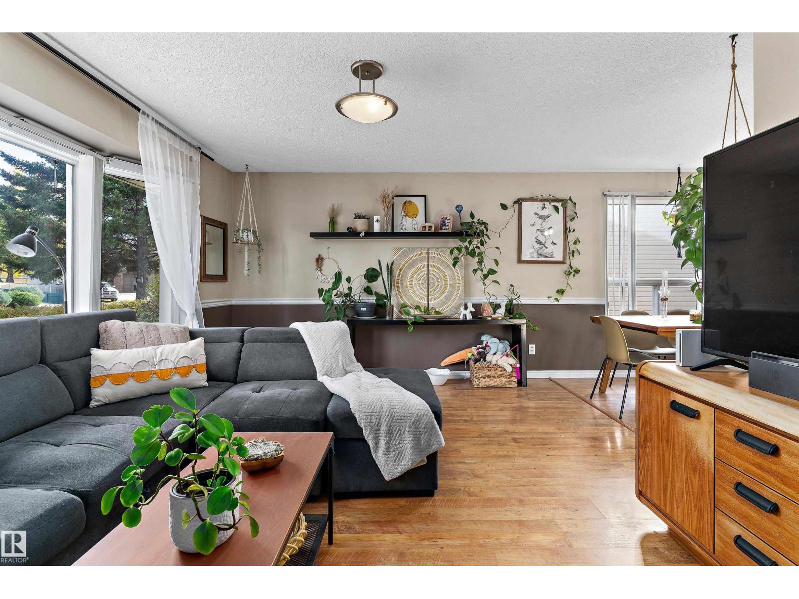 5406 55 St Property Photo 6