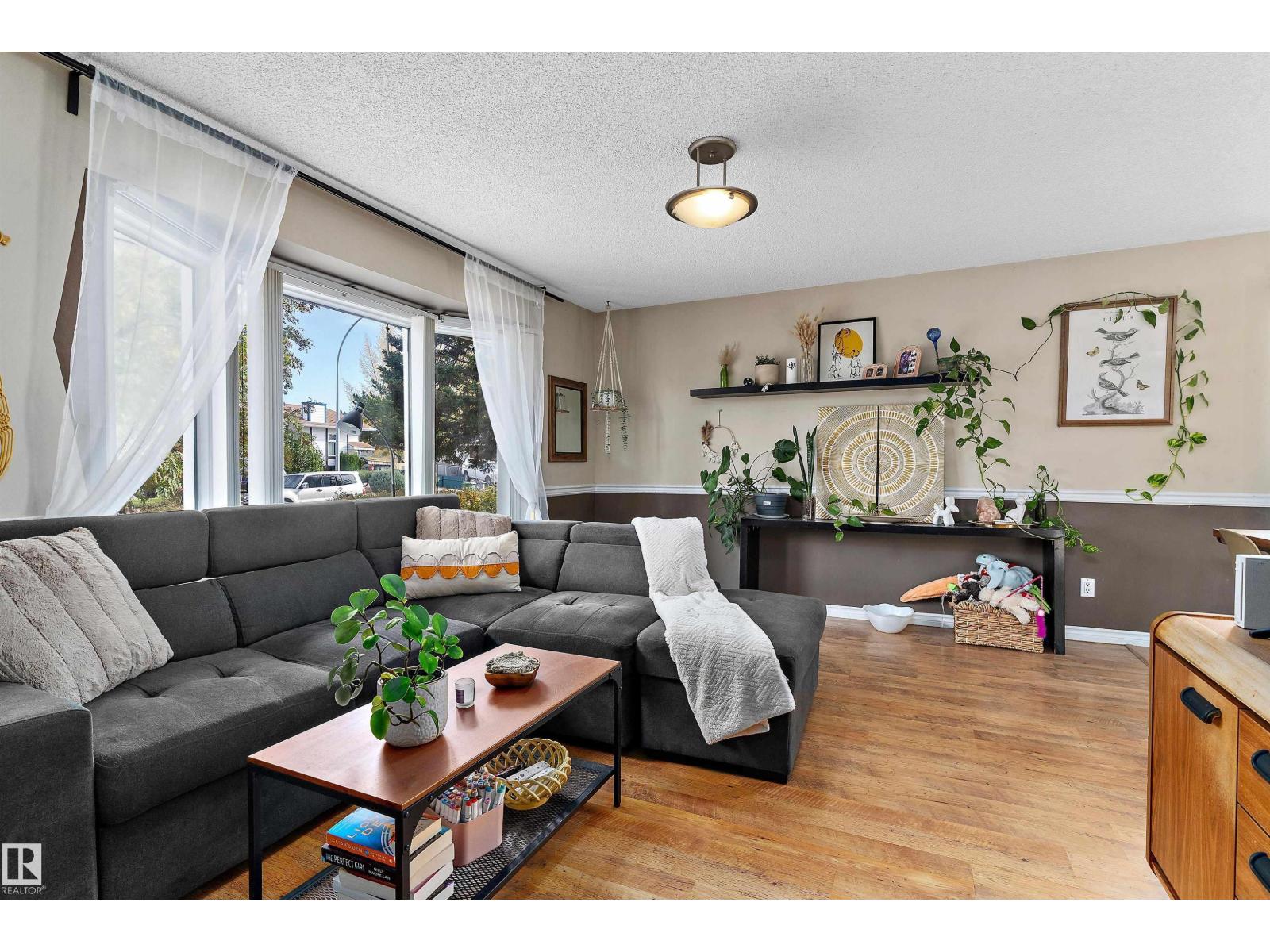 5406 55 St Property Photo 7