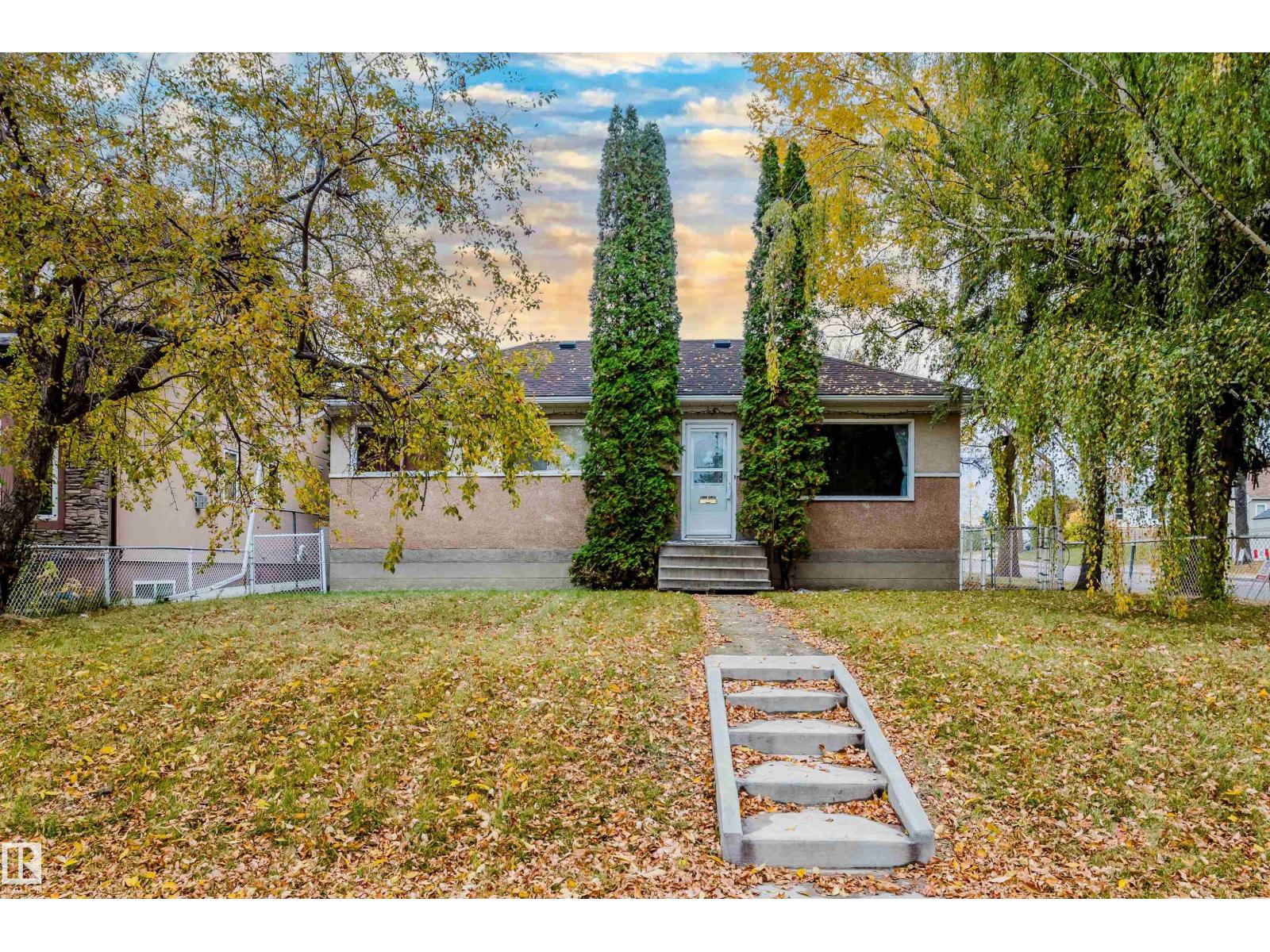 9303 86 St Nw Property Photo 2