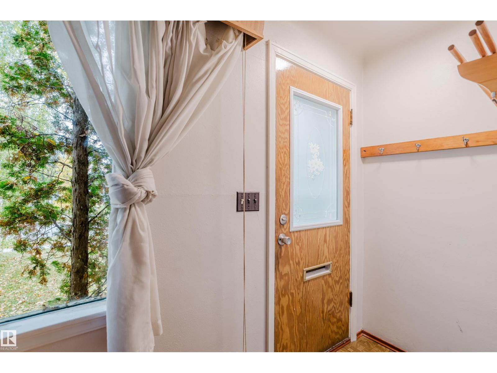 9303 86 St Nw Property Photo 4