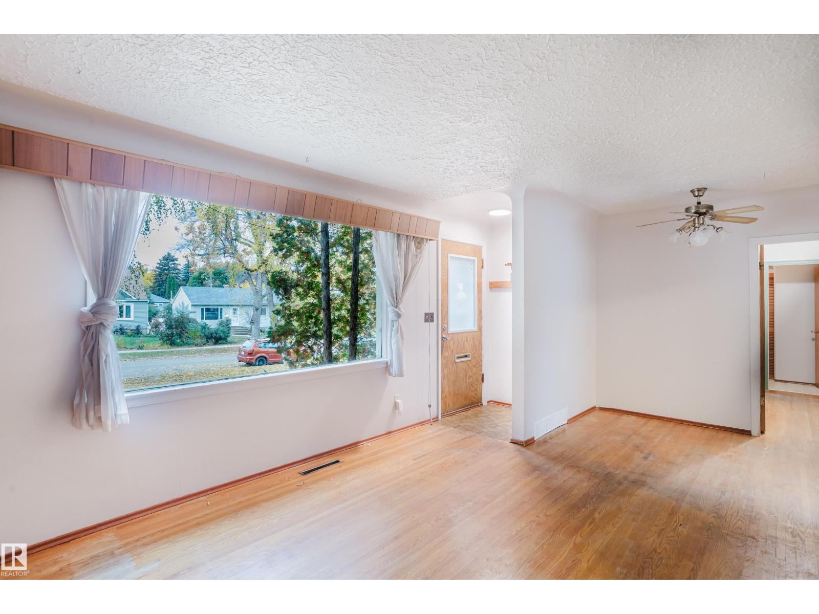 9303 86 St Nw Property Photo 5