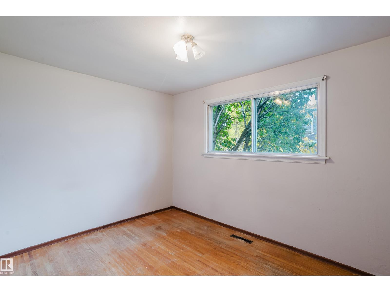 9303 86 St Nw Property Photo 8