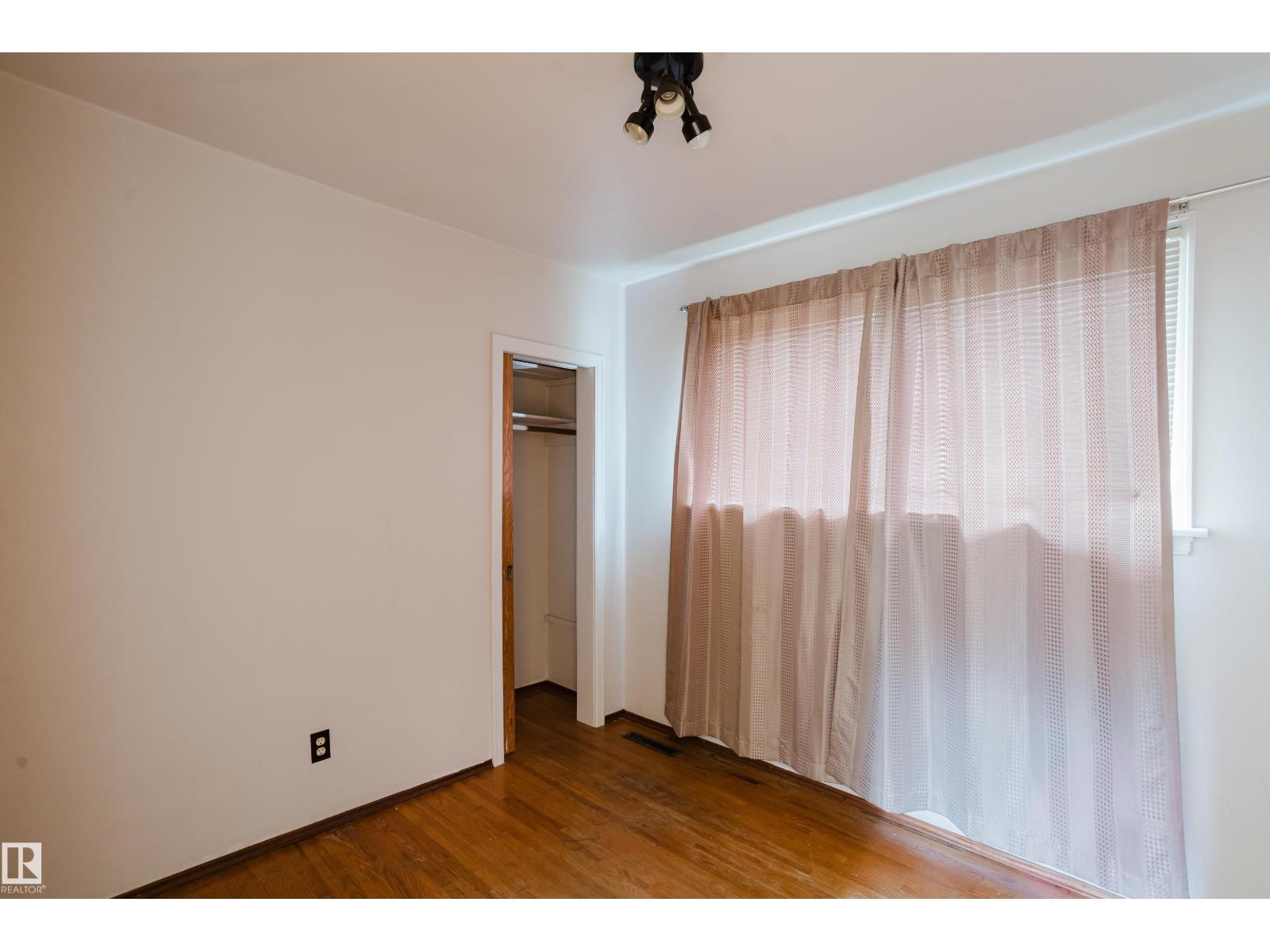 9303 86 St Nw Property Photo 9