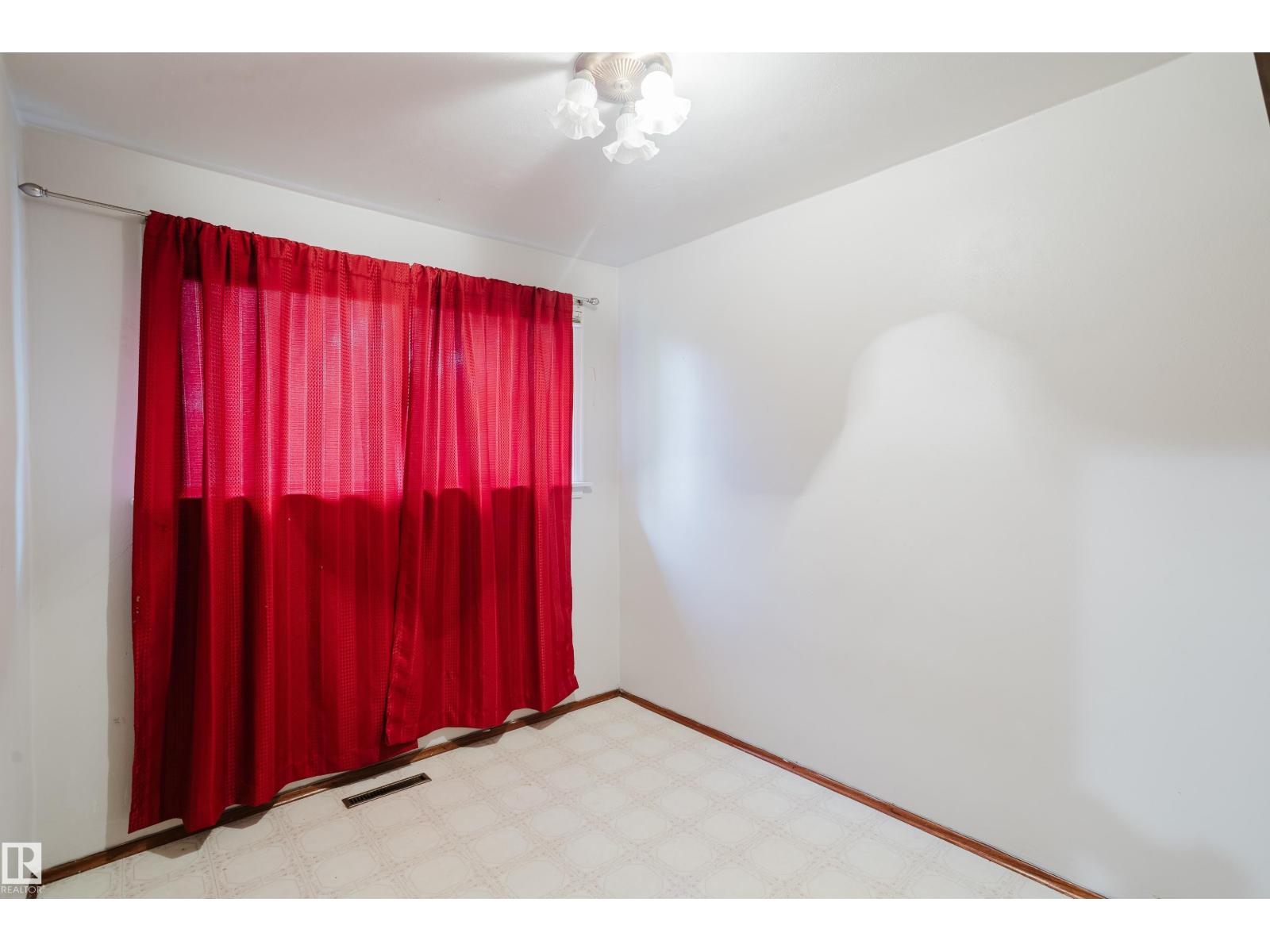 9303 86 St Nw Property Photo 10