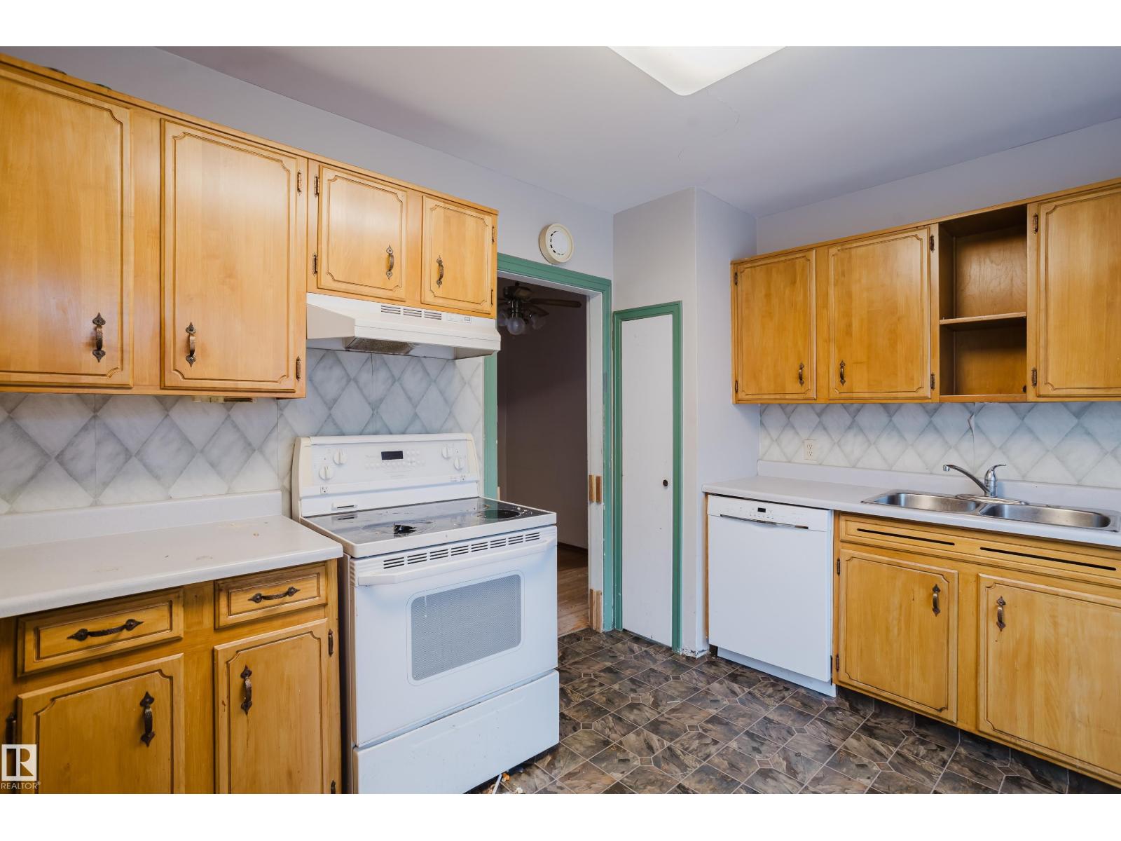 9303 86 St Nw Property Photo 14
