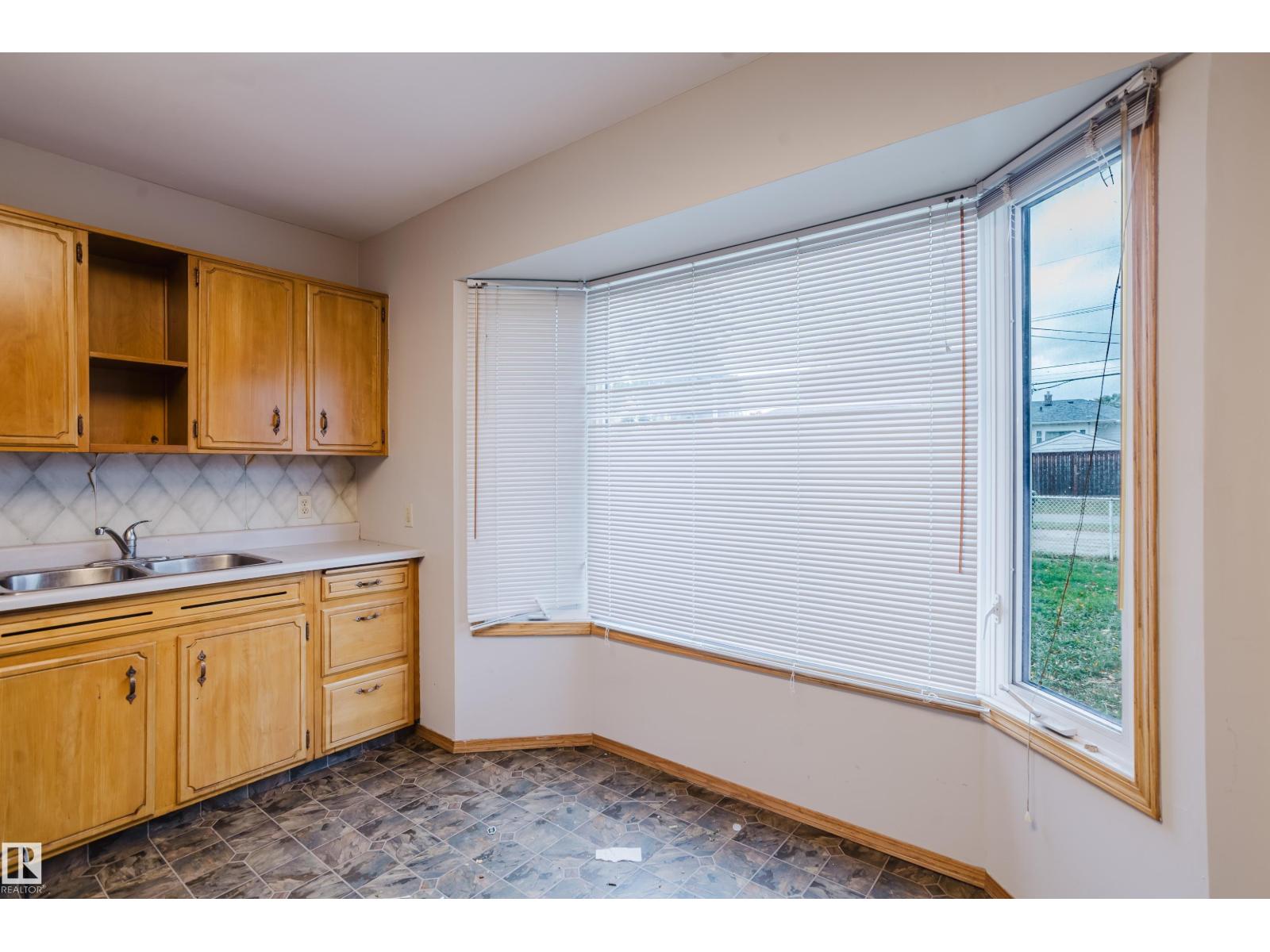 9303 86 St Nw Property Photo 15