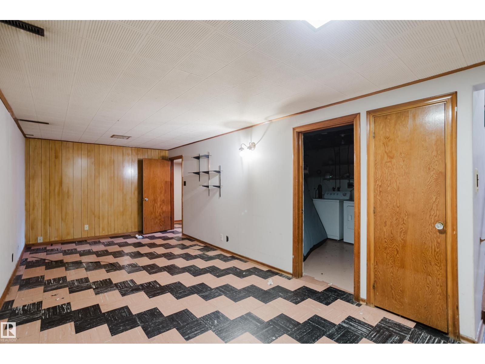 9303 86 St Nw Property Photo 16