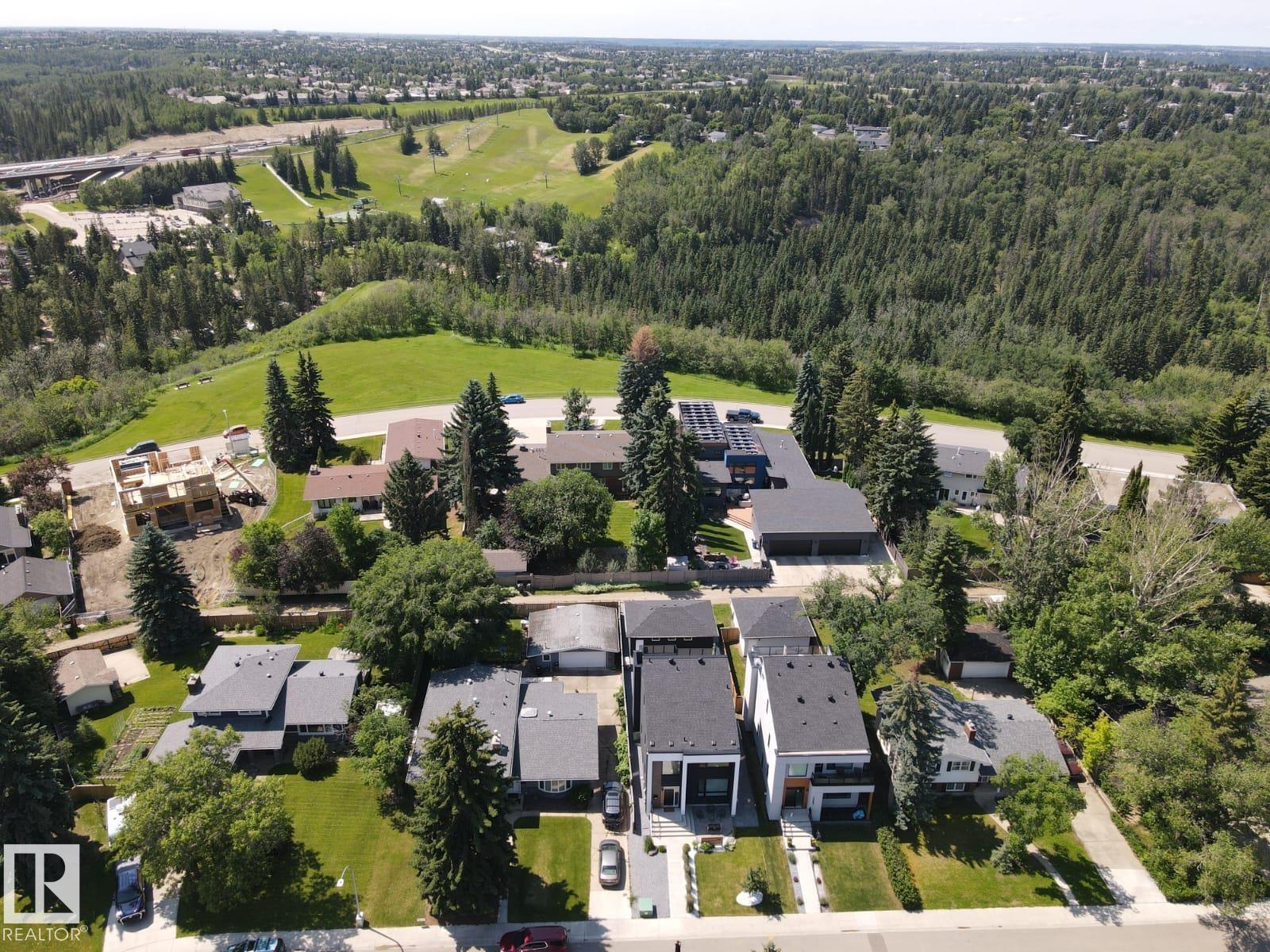 12631 52 Av Nw Property Photo 3