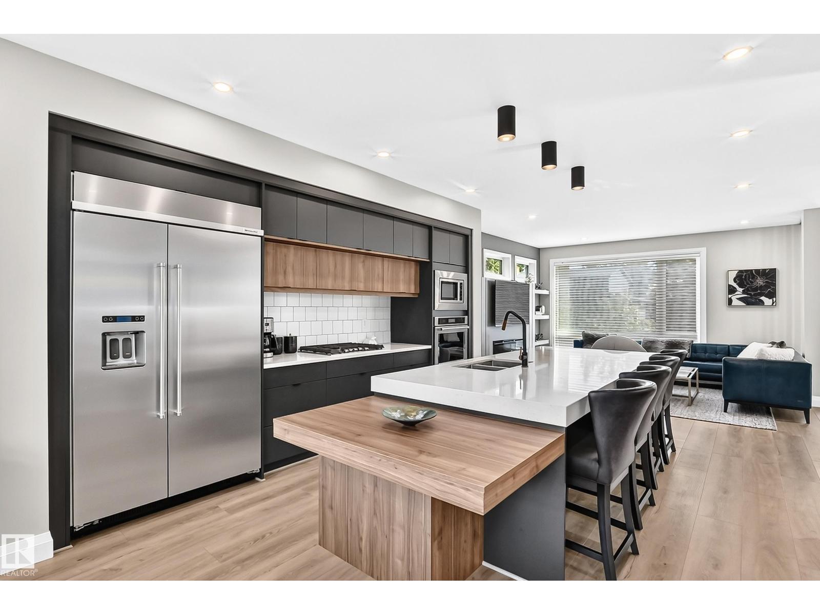 12631 52 Av Nw Property Photo 6