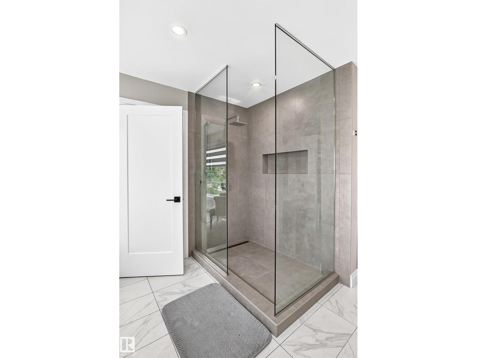 12631 52 Av Nw Property Photo 32
