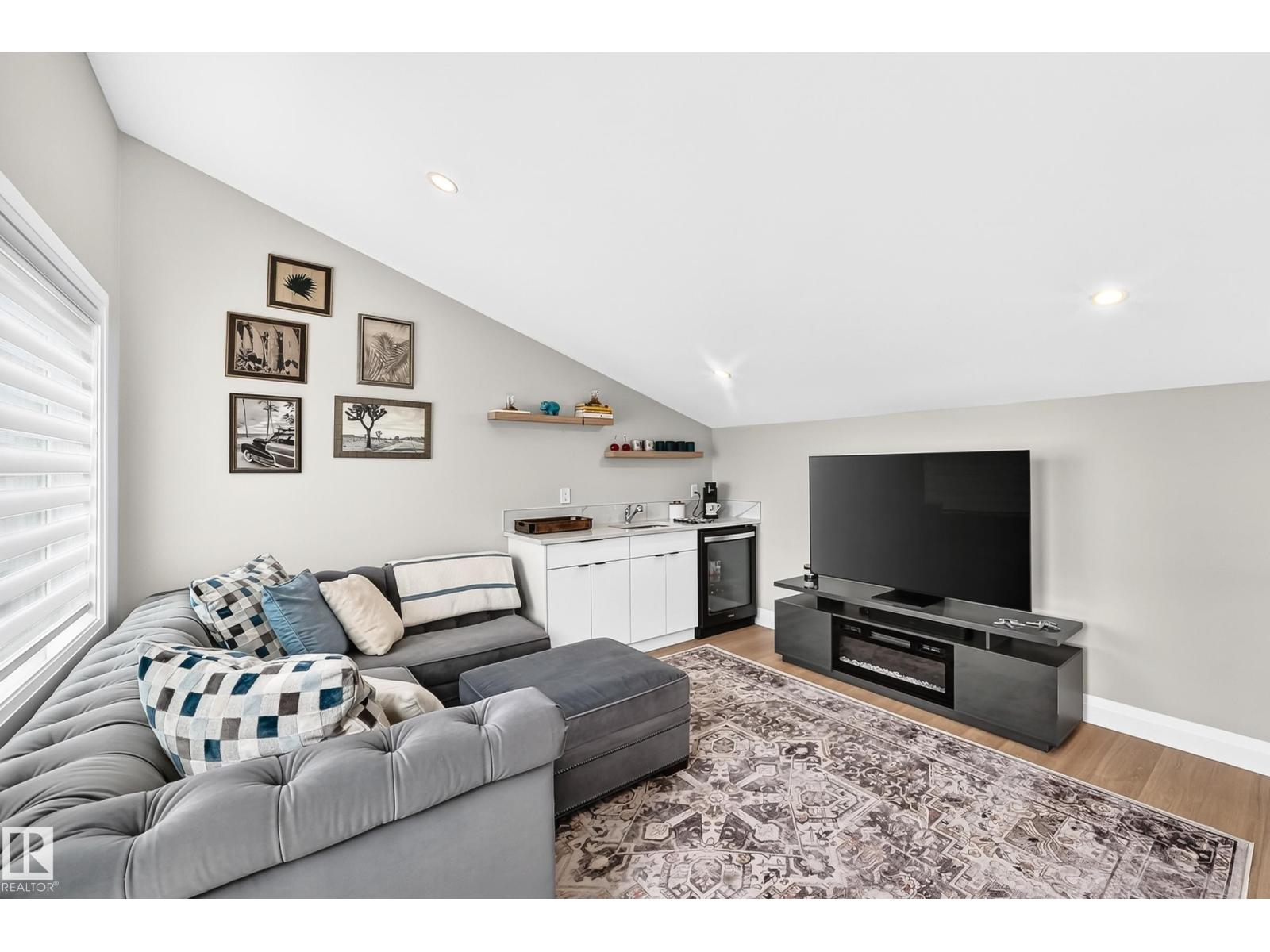 12631 52 Av Nw Property Photo 55