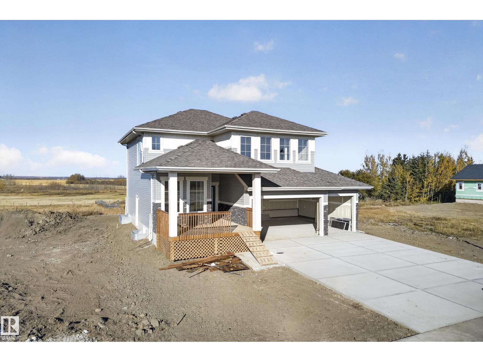 5302 55 Av Property Photo 2