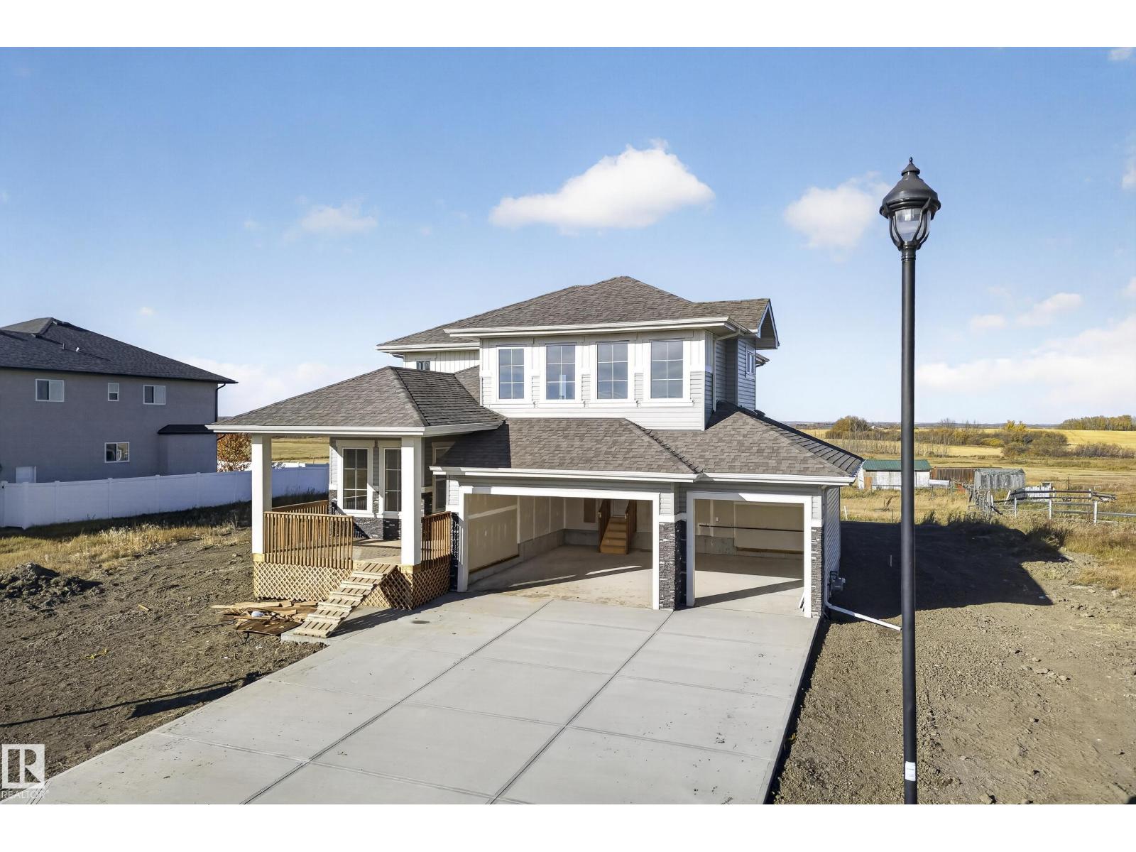 5302 55 Av Property Photo 3