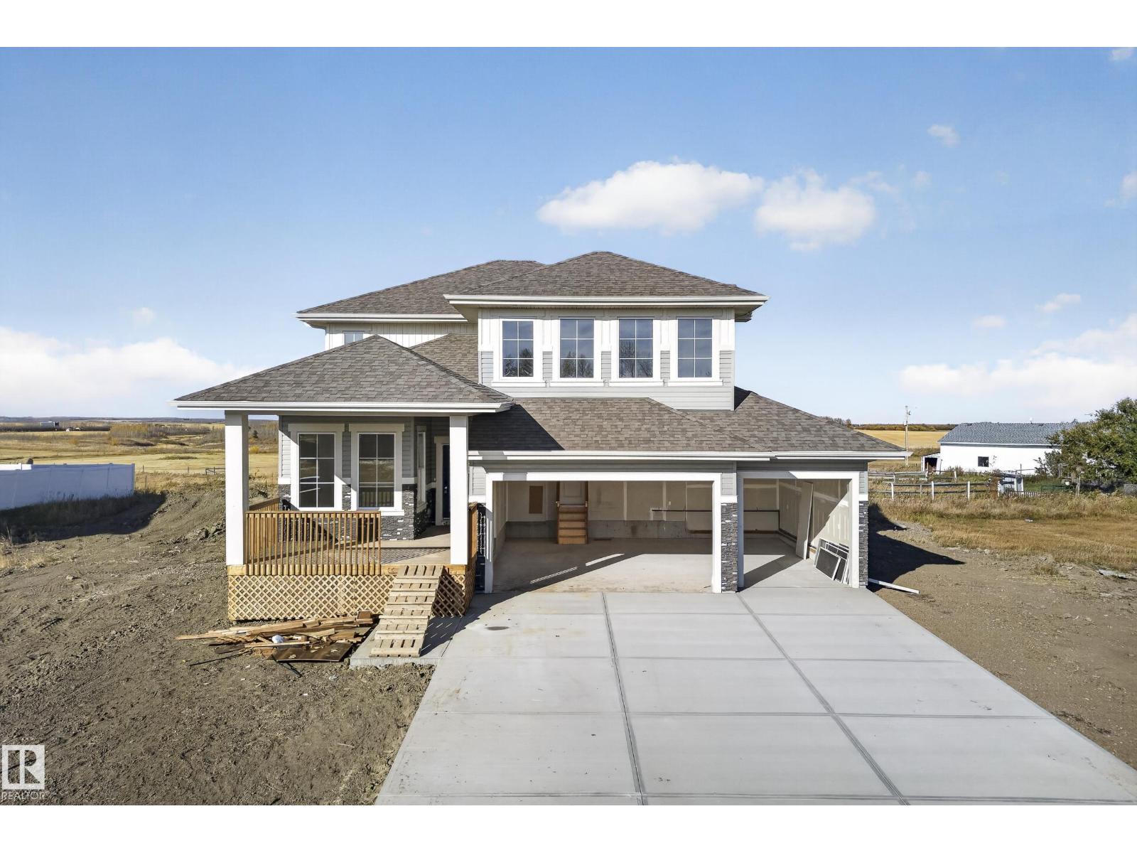 5302 55 Av Property Photo 4