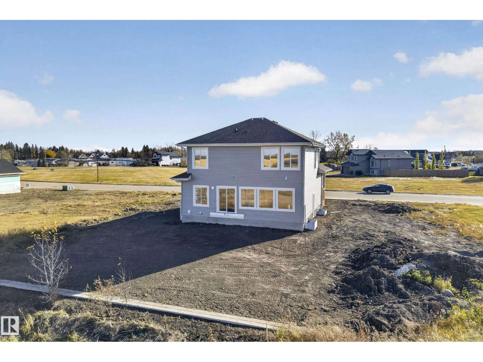 5302 55 Av Property Photo 6