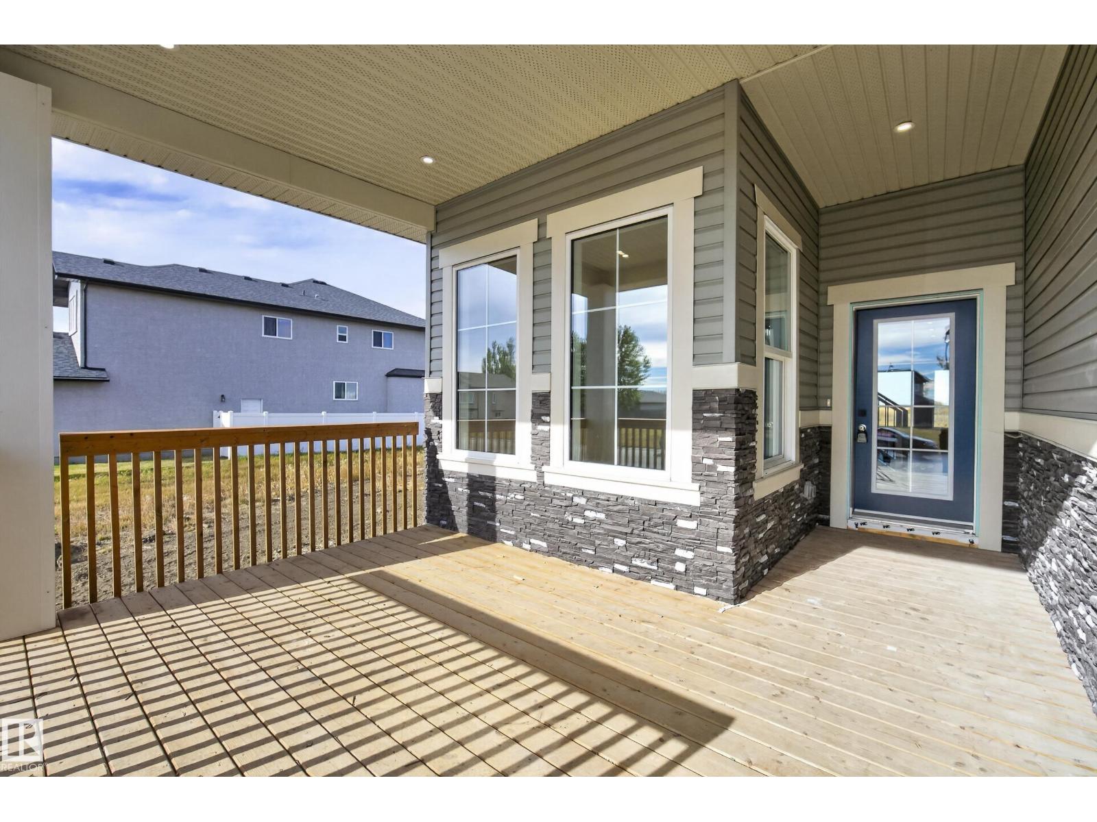 5302 55 Av Property Photo 7