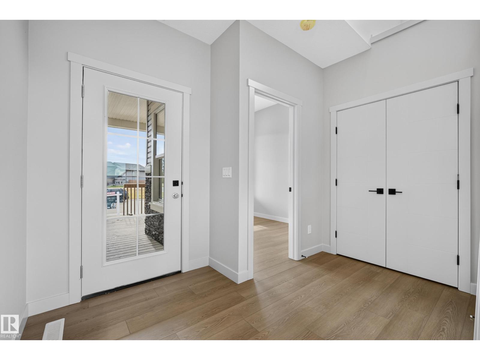 5302 55 Av Property Photo 9