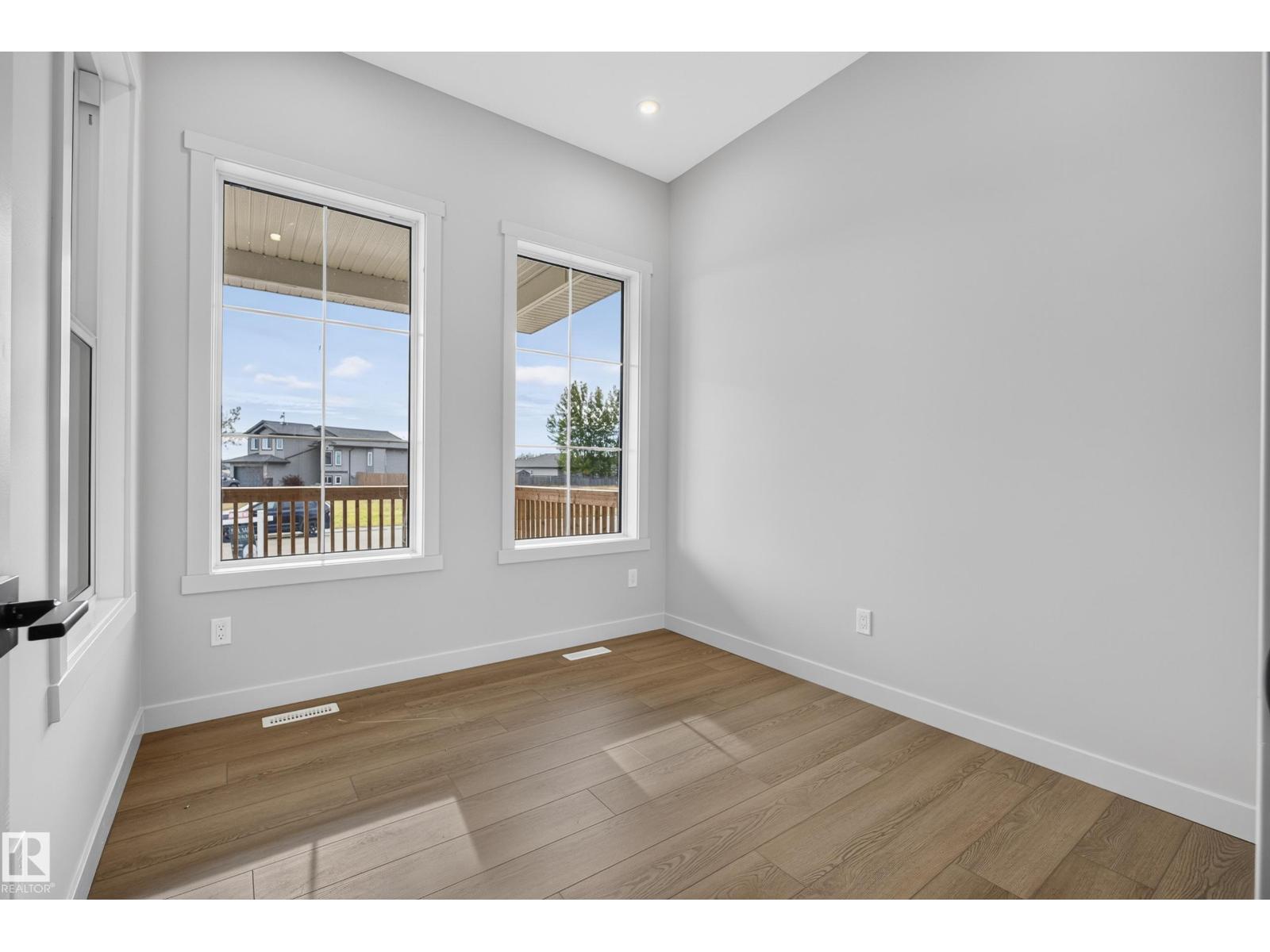 5302 55 Av Property Photo 10