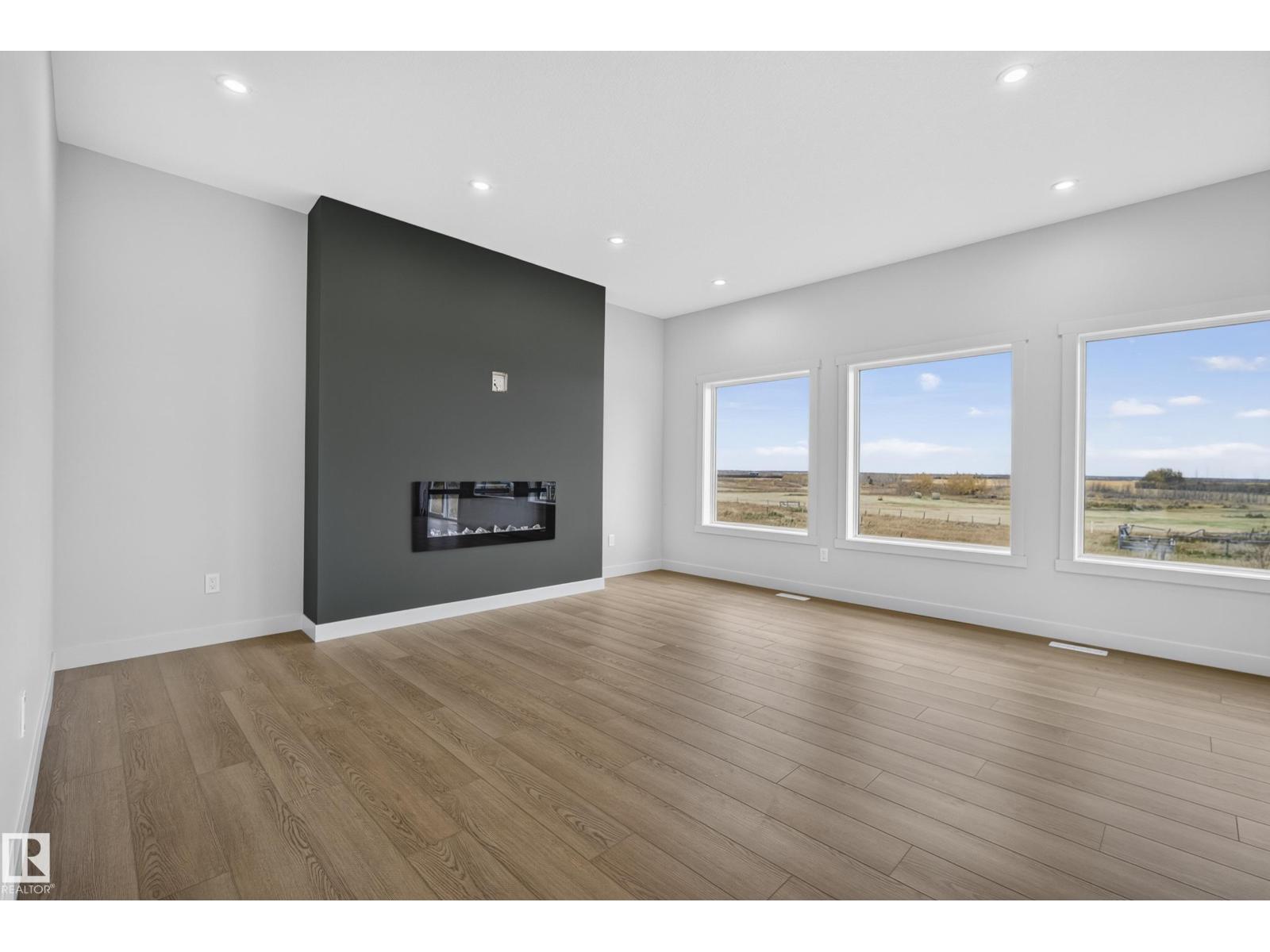 5302 55 Av Property Photo 13