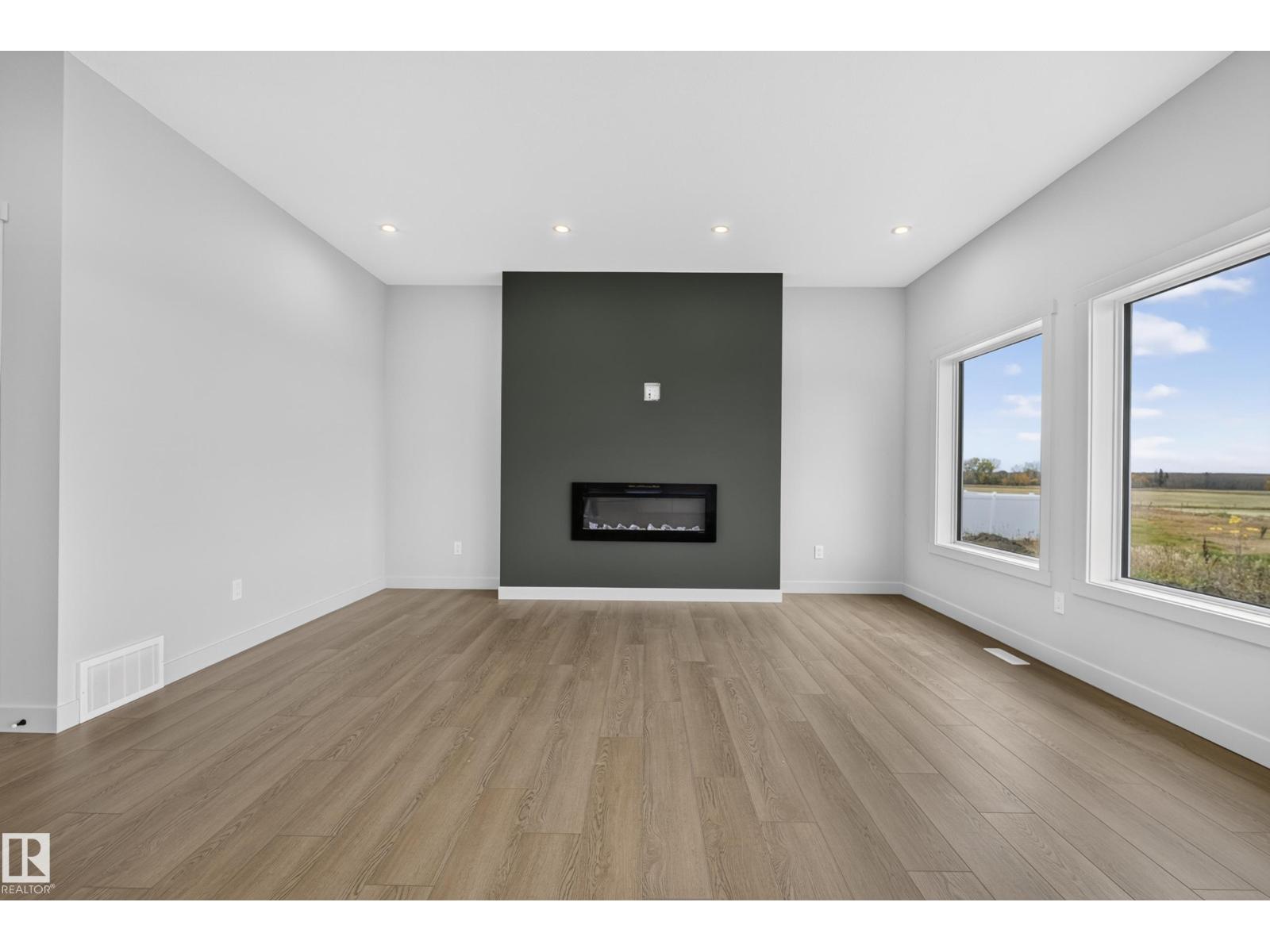5302 55 Av Property Photo 14