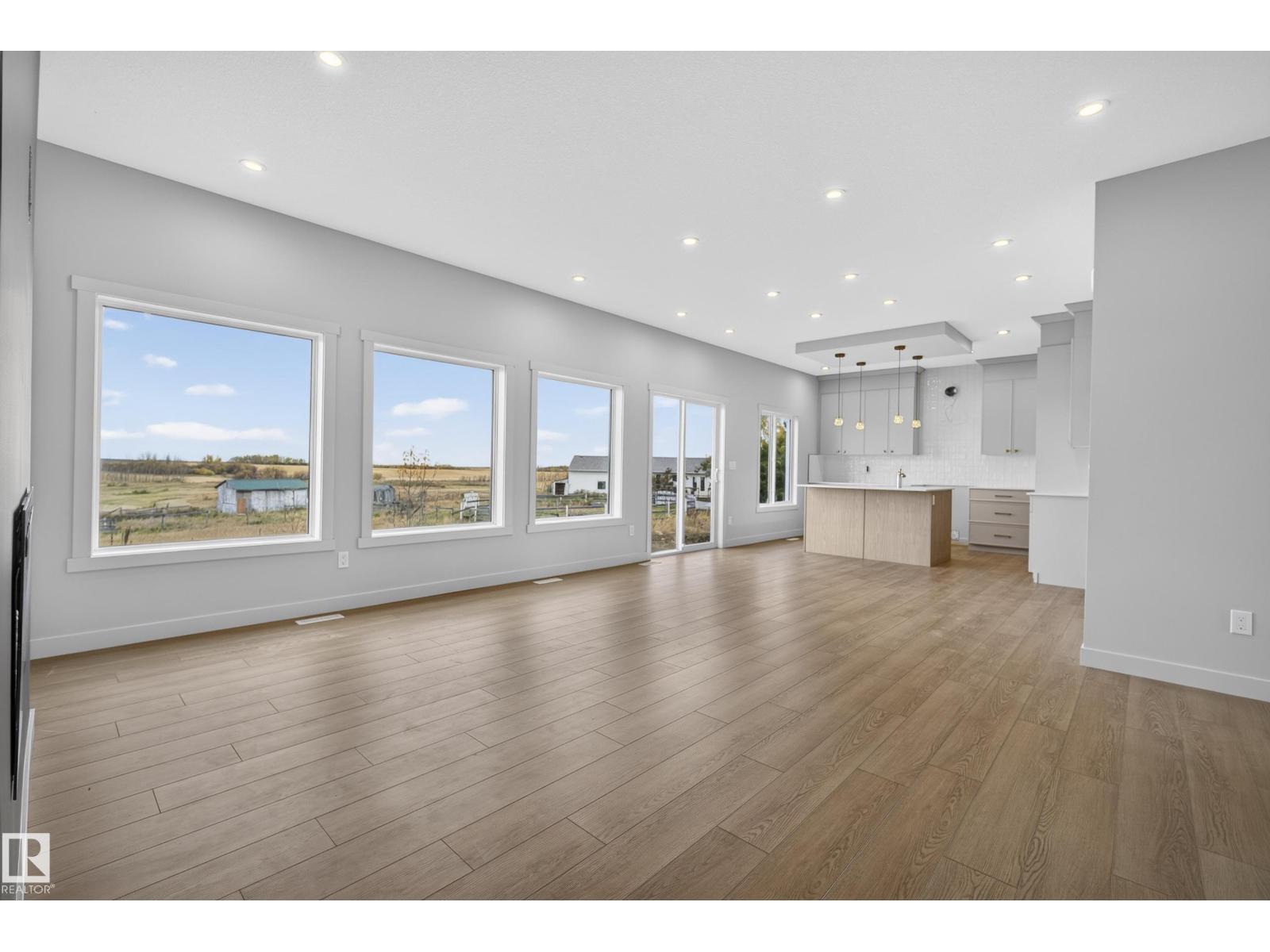 5302 55 Av Property Photo 16