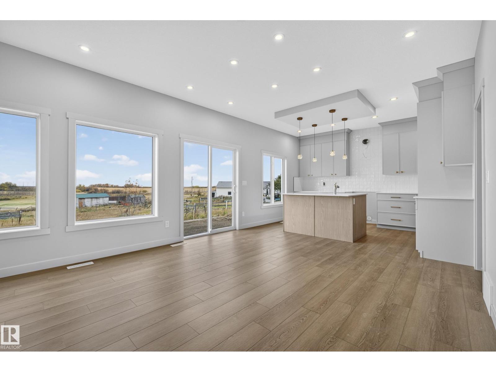 5302 55 Av Property Photo 17