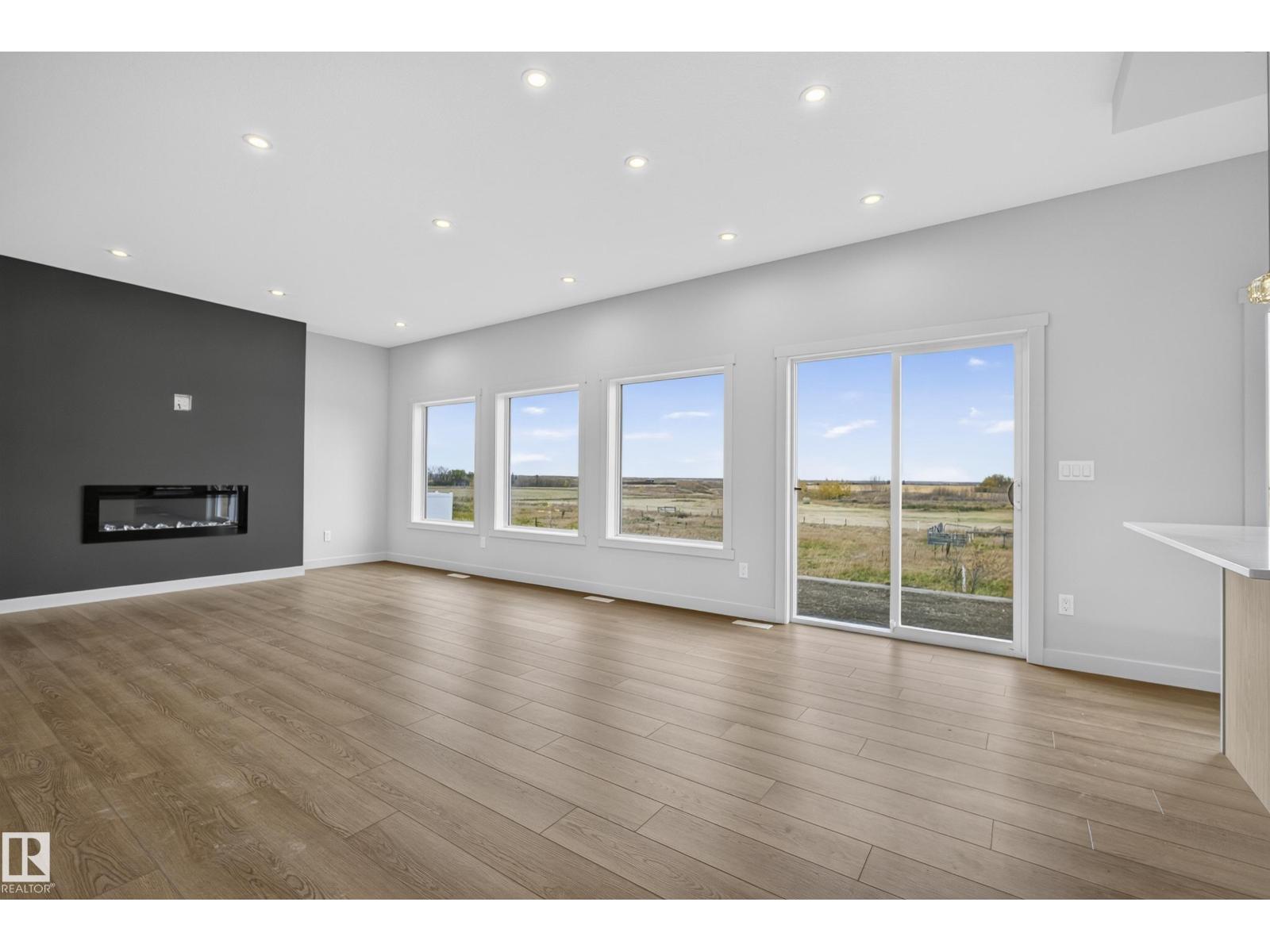 5302 55 Av Property Photo 18