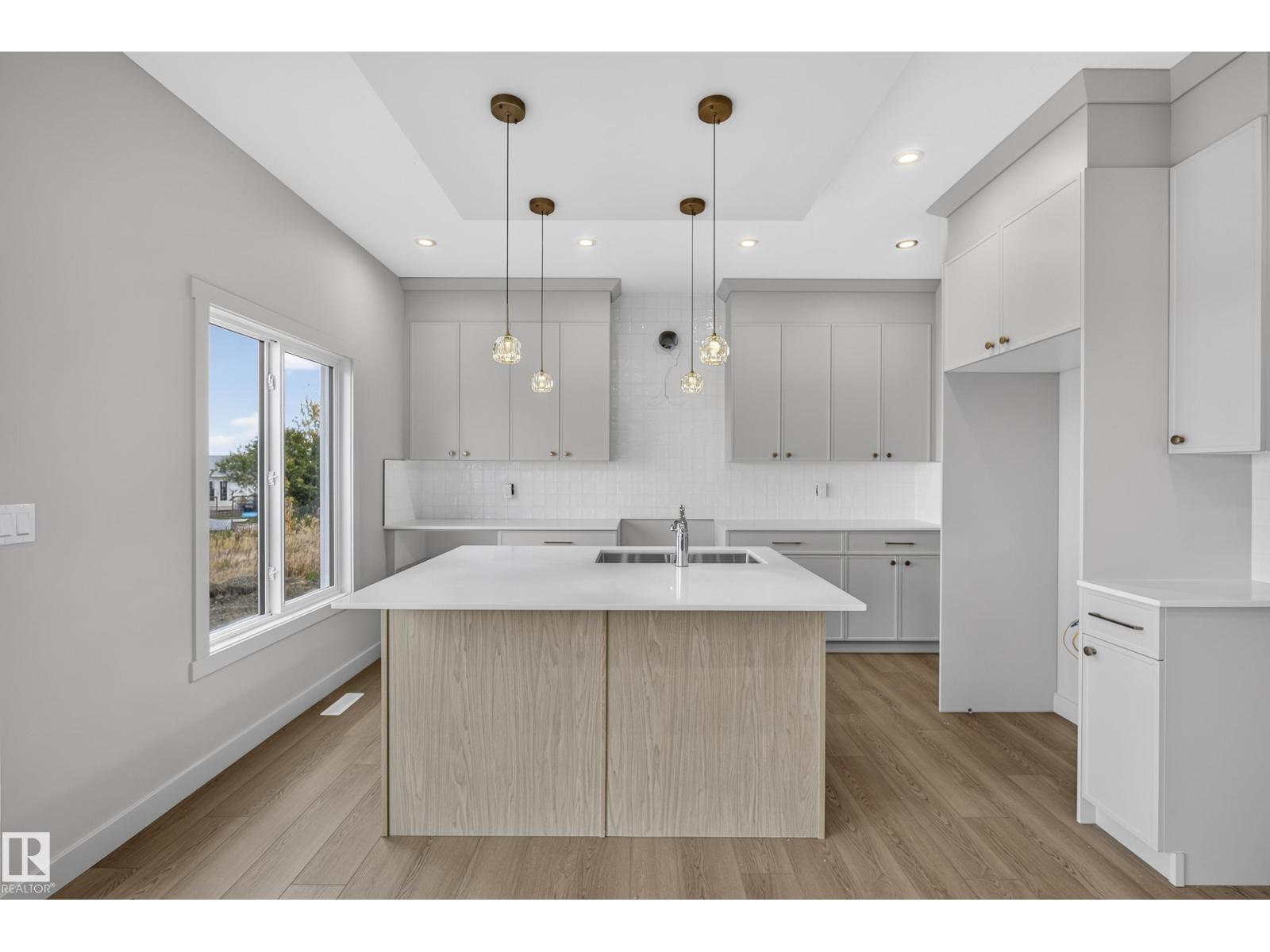 5302 55 Av Property Photo 20