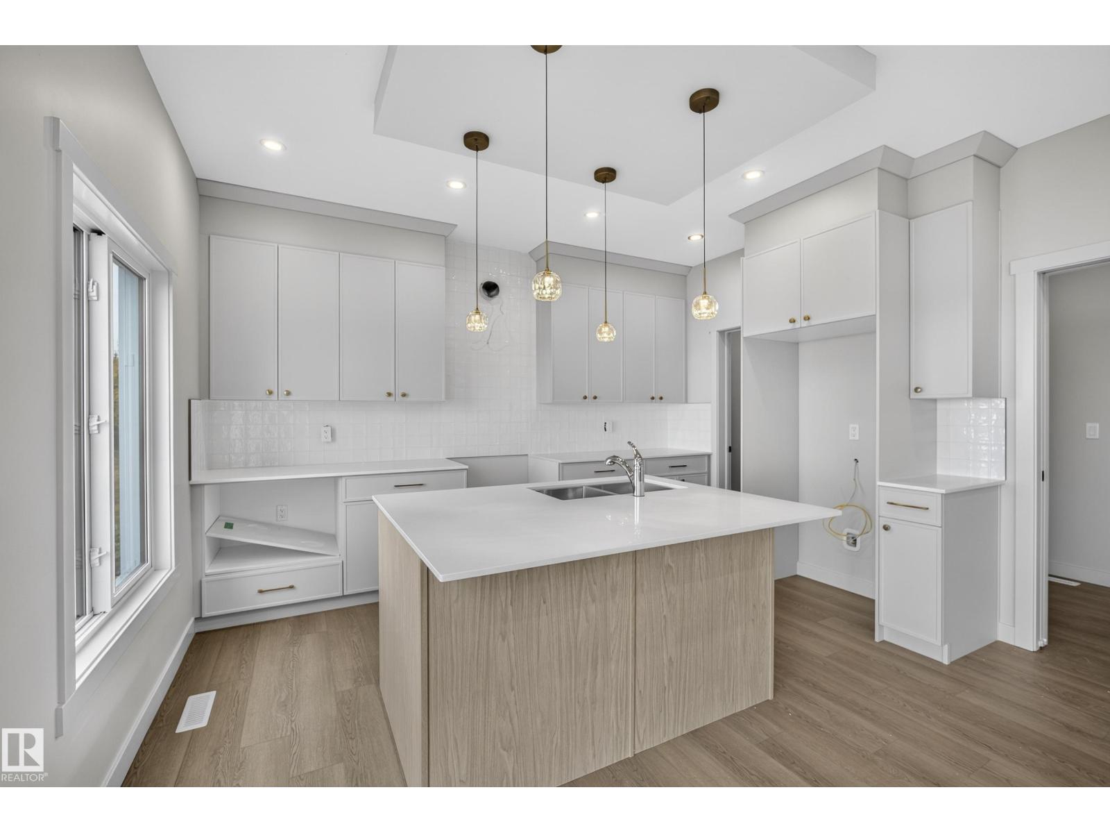 5302 55 Av Property Photo 21