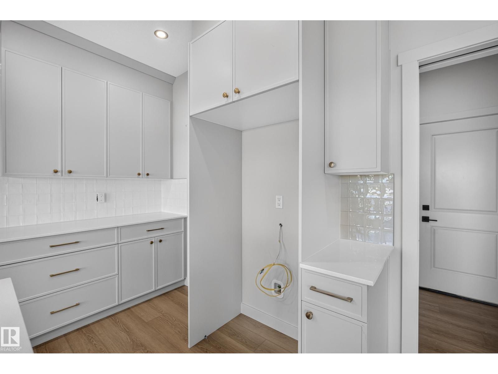 5302 55 Av Property Photo 22