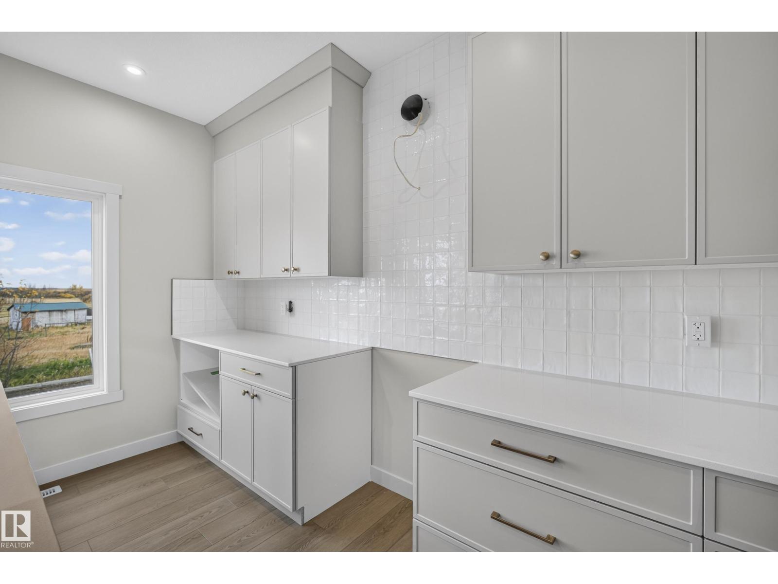 5302 55 Av Property Photo 23