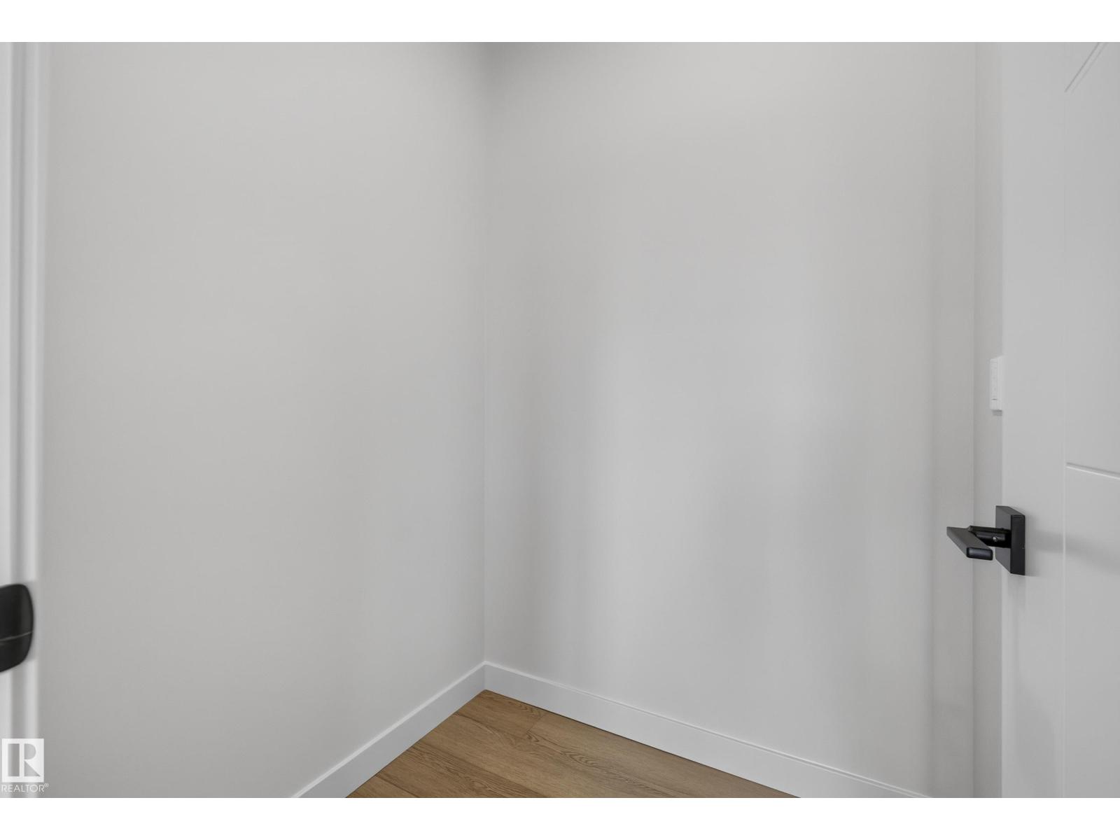5302 55 Av Property Photo 27