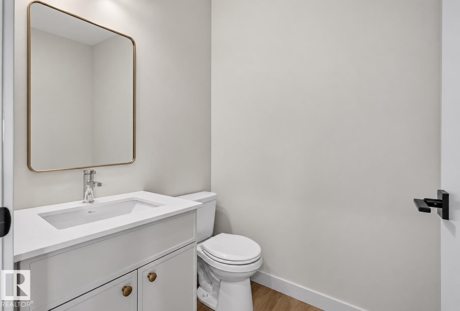 5302 55 Av Property Photo 28