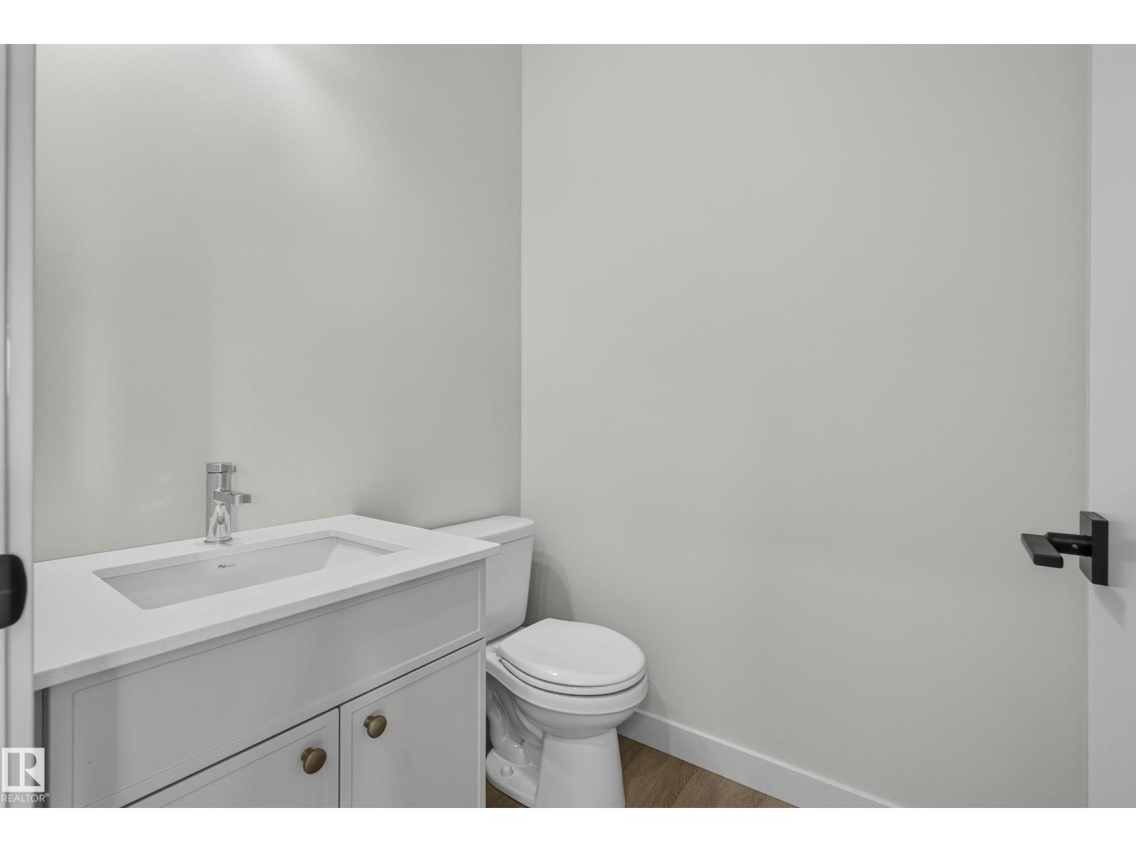 5302 55 Av Property Photo 29