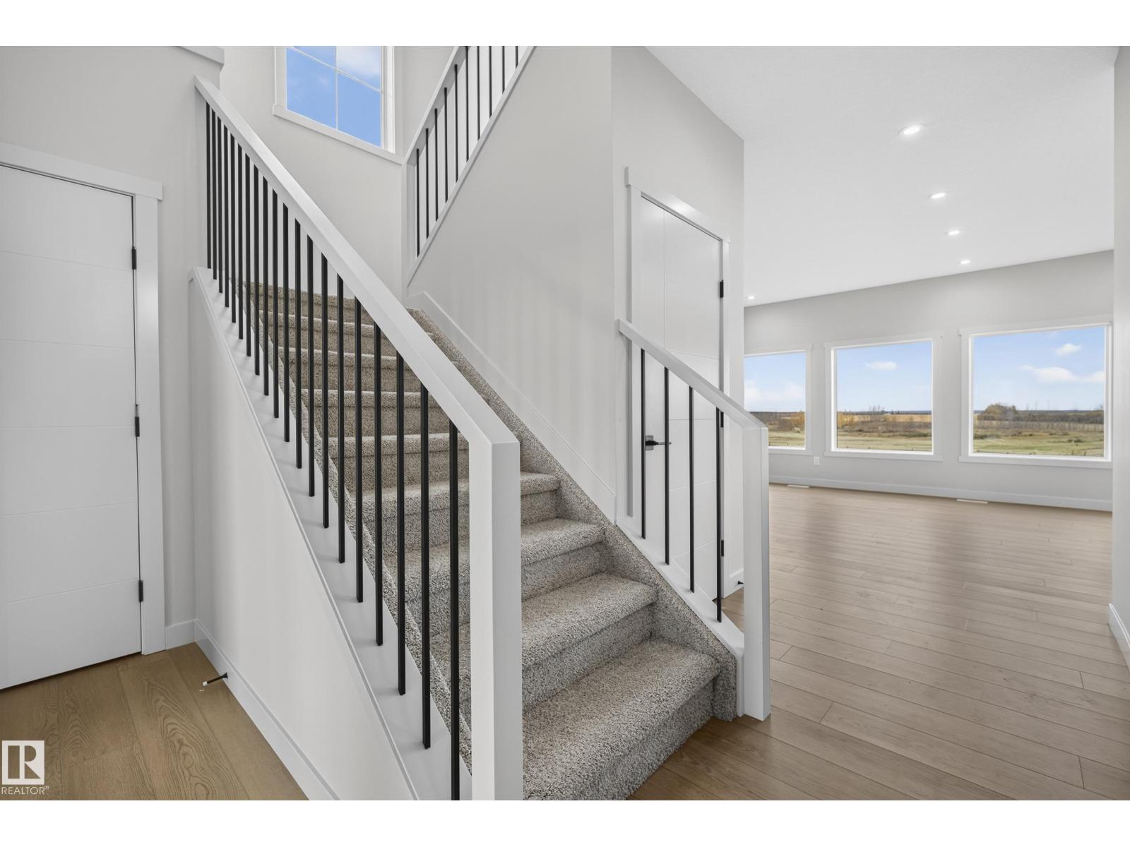 5302 55 Av Property Photo 32