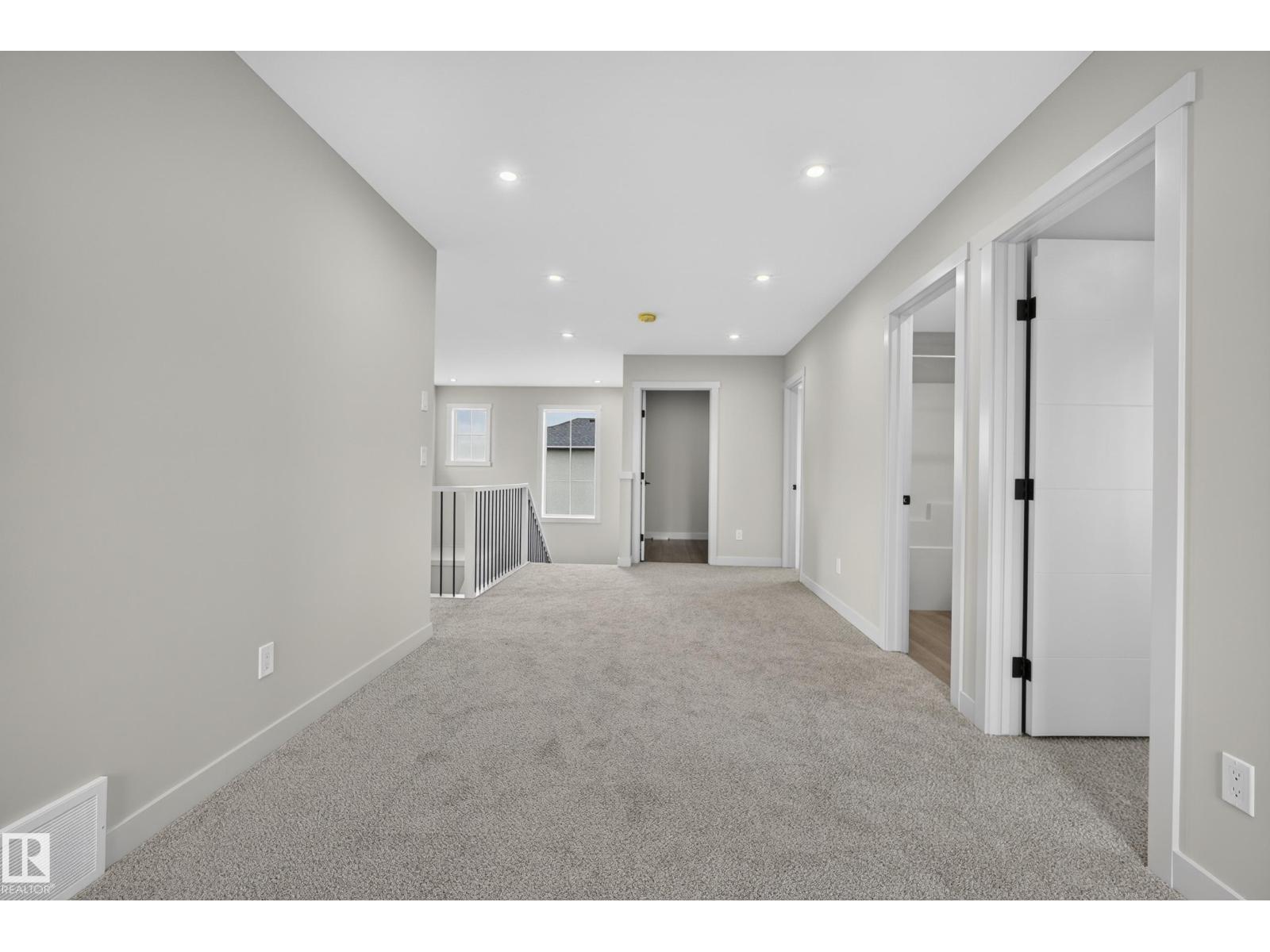 5302 55 Av Property Photo 36