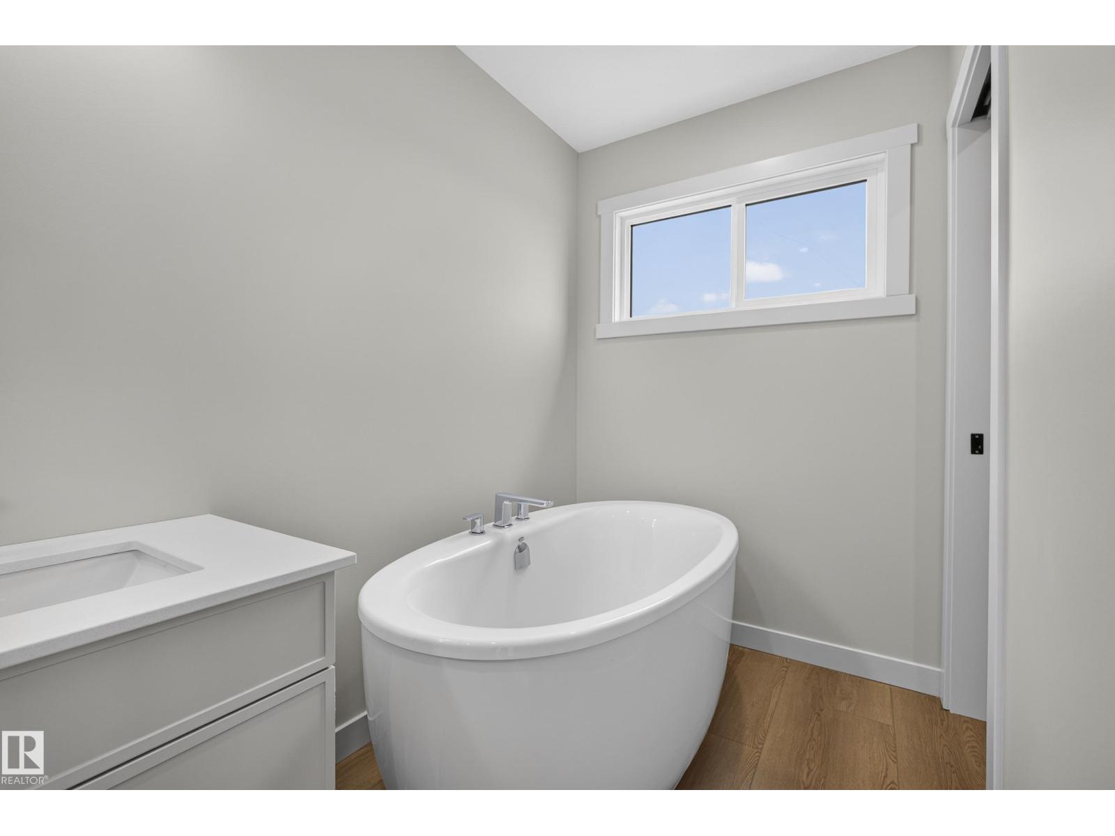 5302 55 Av Property Photo 44