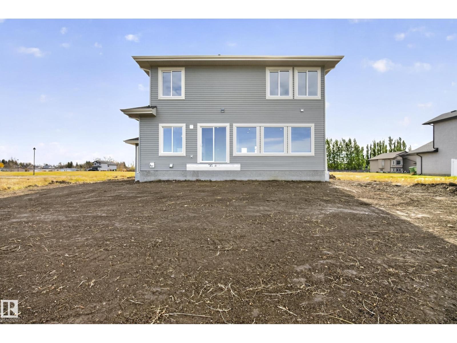 5302 55 Av Property Photo 57