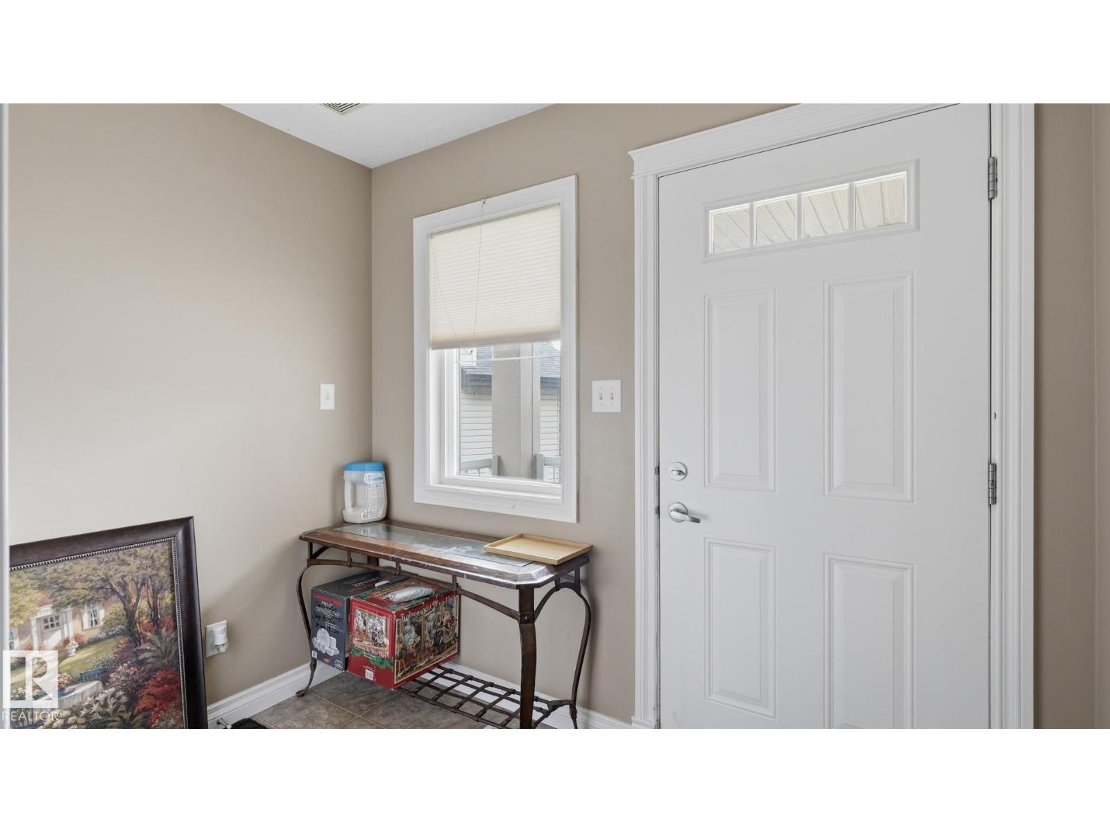 6035 4 Av Sw Property Photo 4