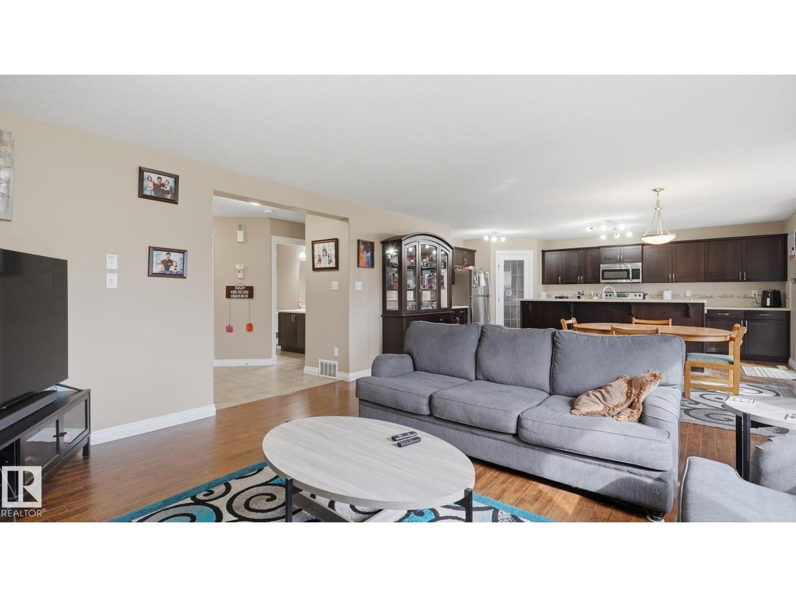 6035 4 Av Sw Property Photo 8