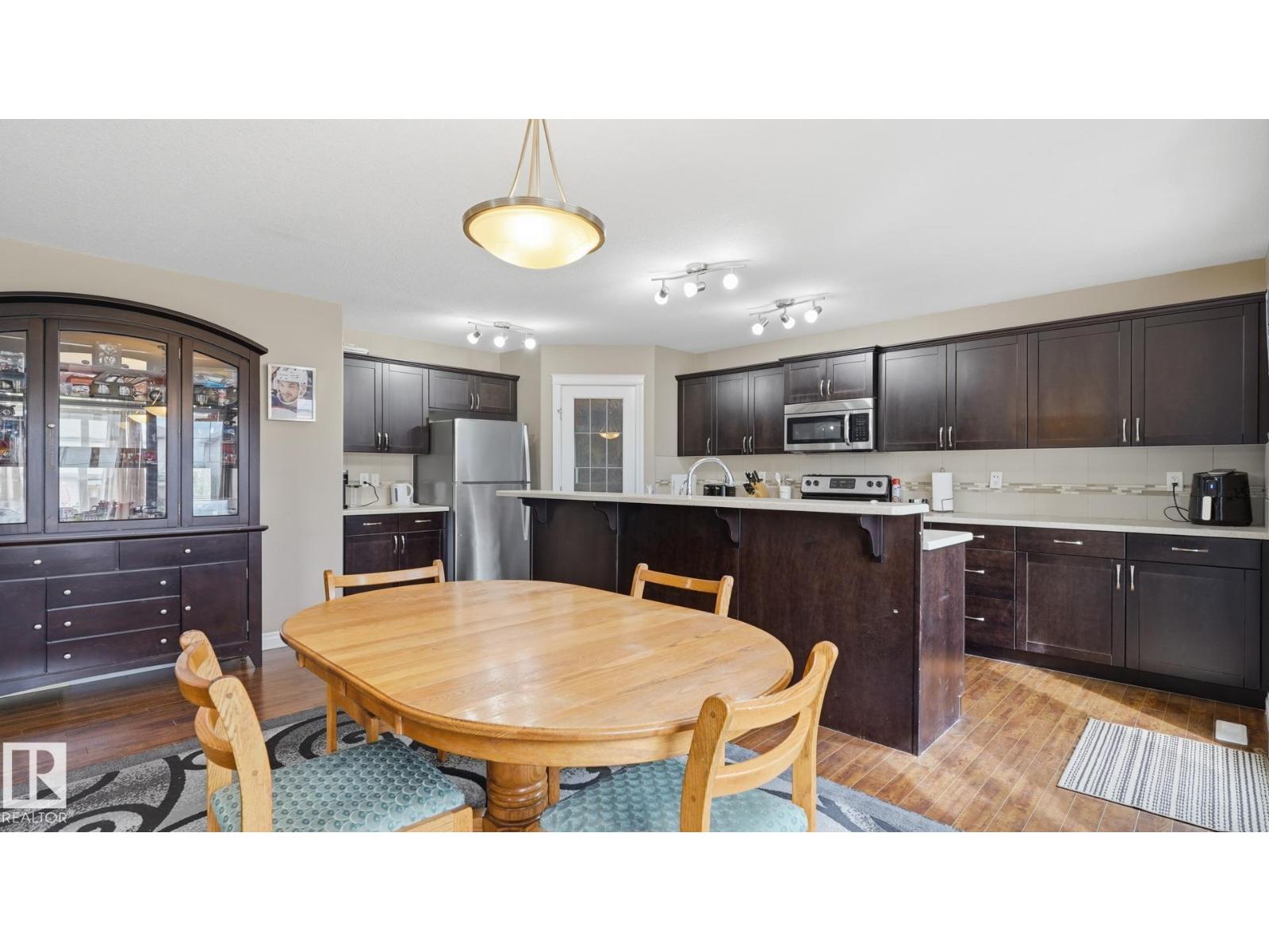 6035 4 Av Sw Property Photo 11