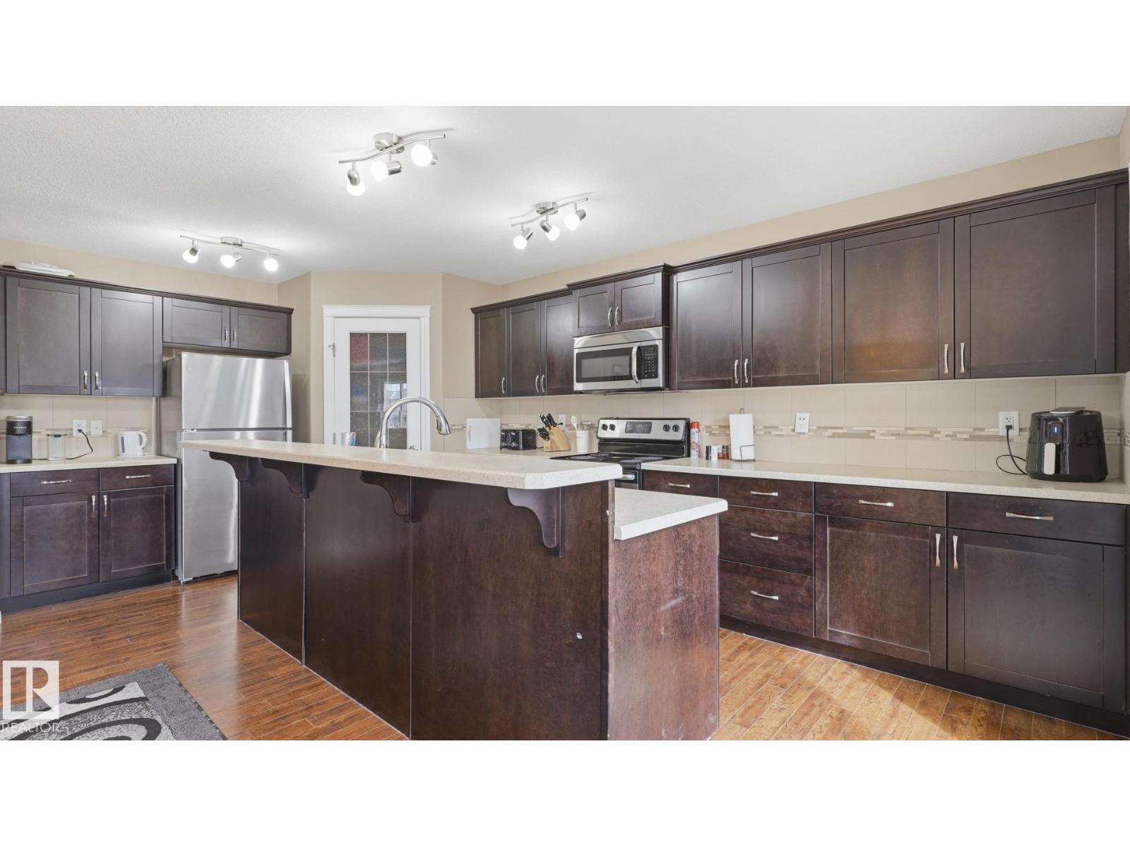 6035 4 Av Sw Property Photo 15