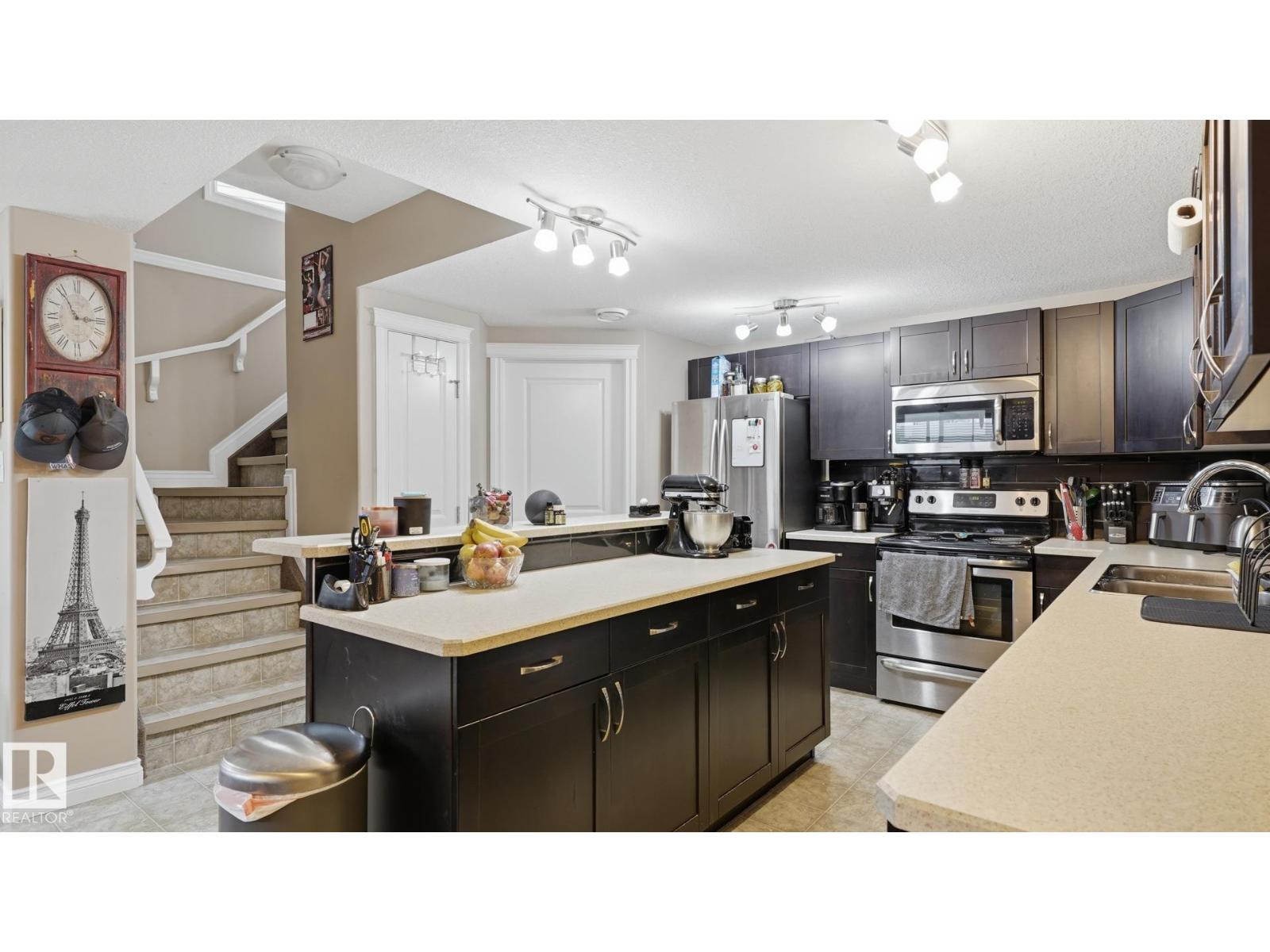6035 4 Av Sw Property Photo 44