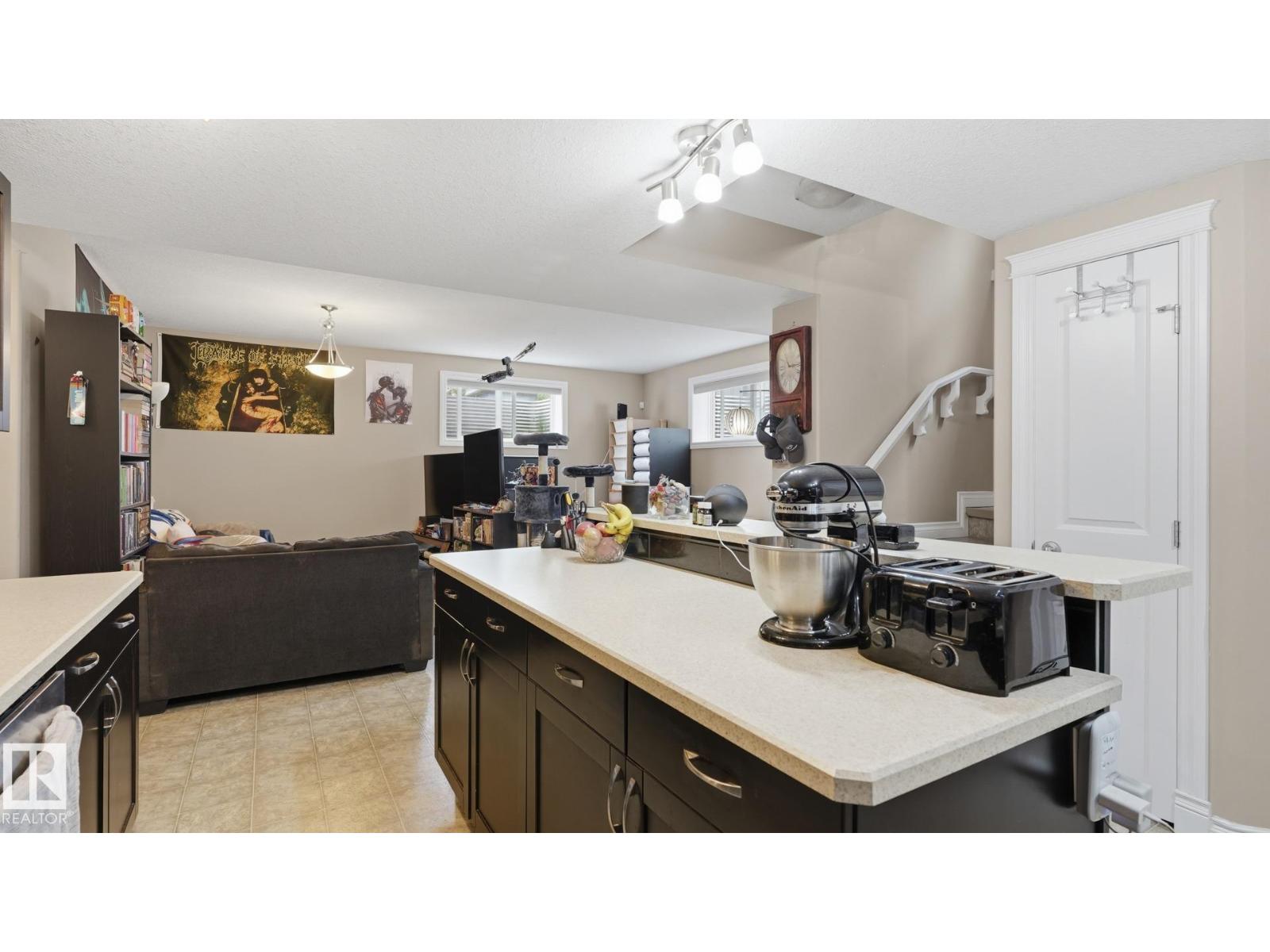 6035 4 Av Sw Property Photo 45