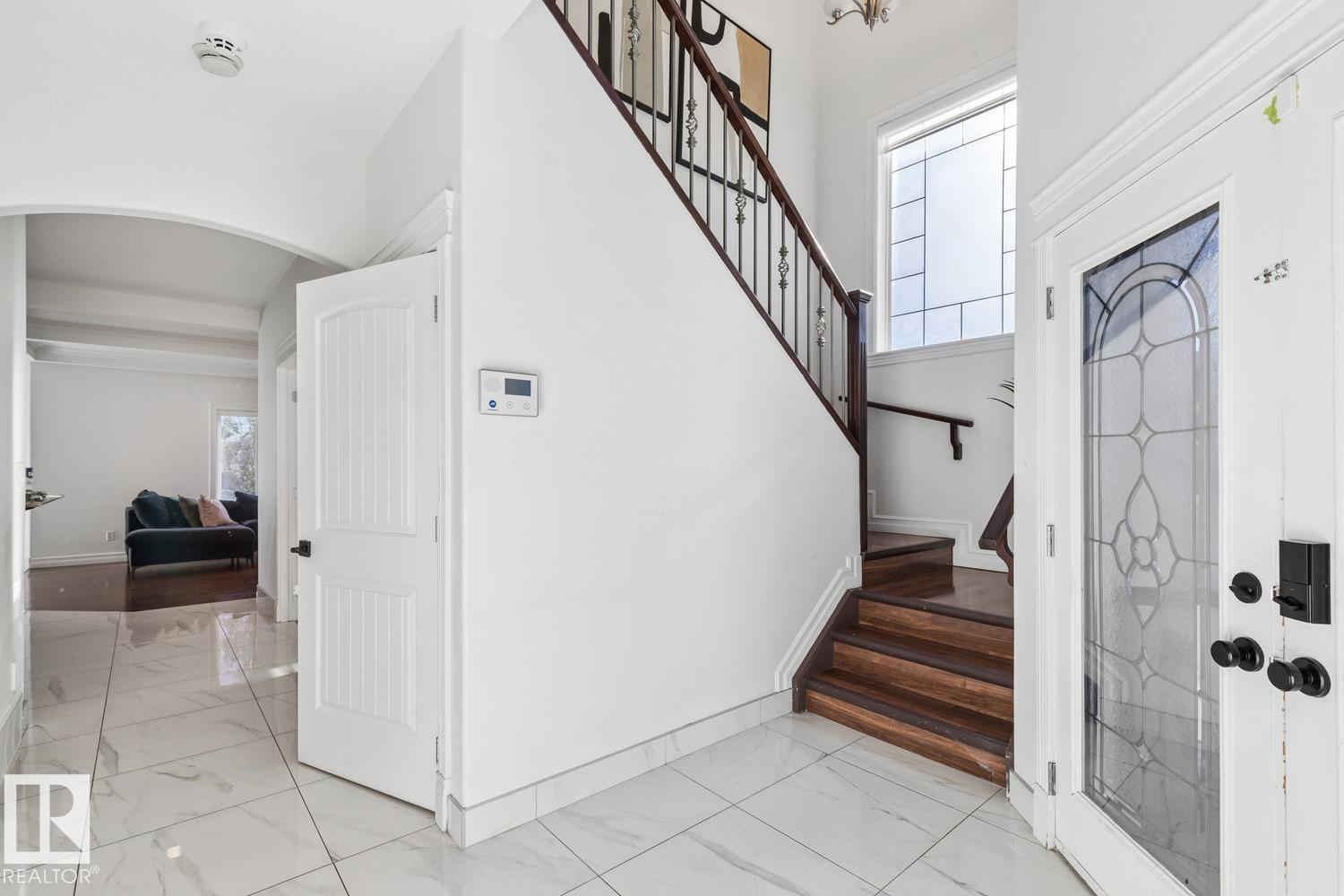 15803 95 St Nw Property Photo 4